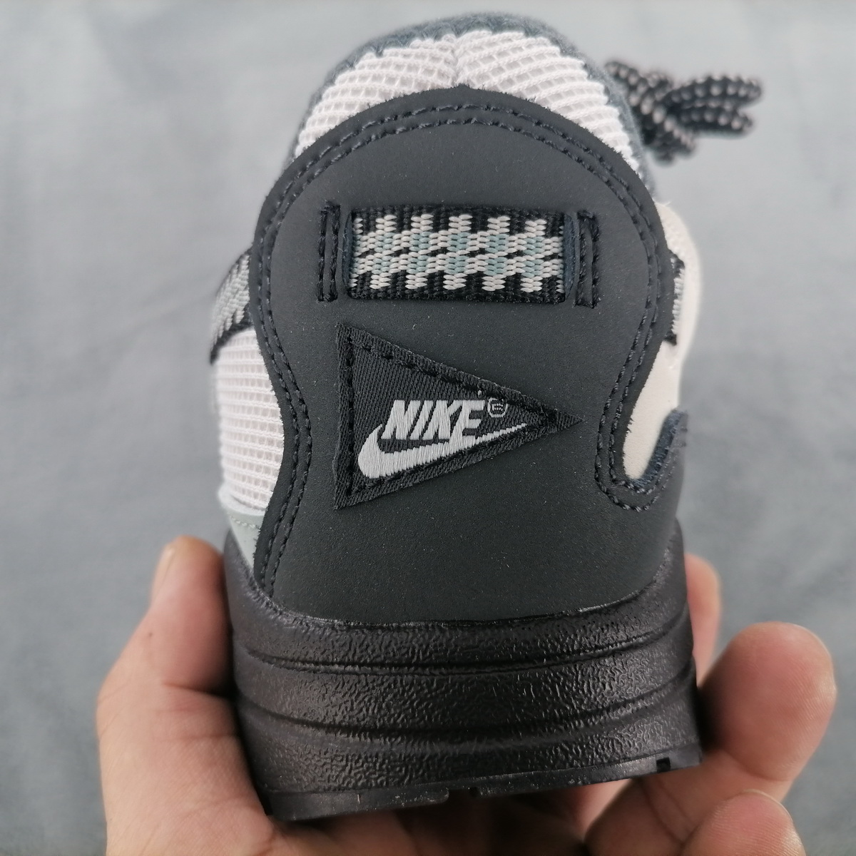 Travis Scott x Nike Air Carbon Light BlueBarb   DO9392-001