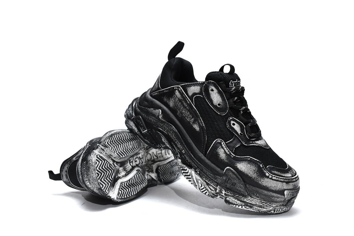 Ba***ci*ga Triple S Black   524039 WN3 1000