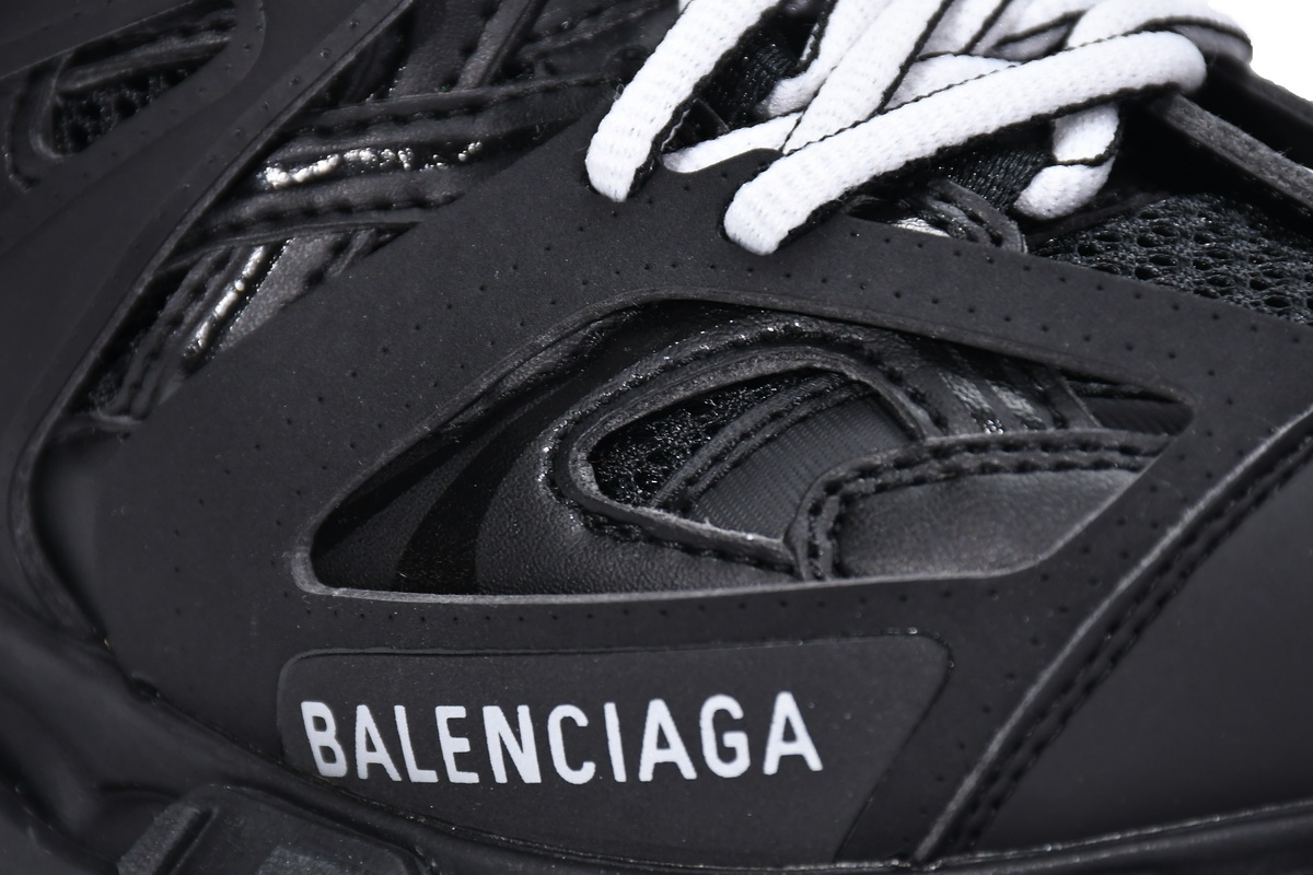 Ba***ci*ga Track Black  653813 W3CP3 1000