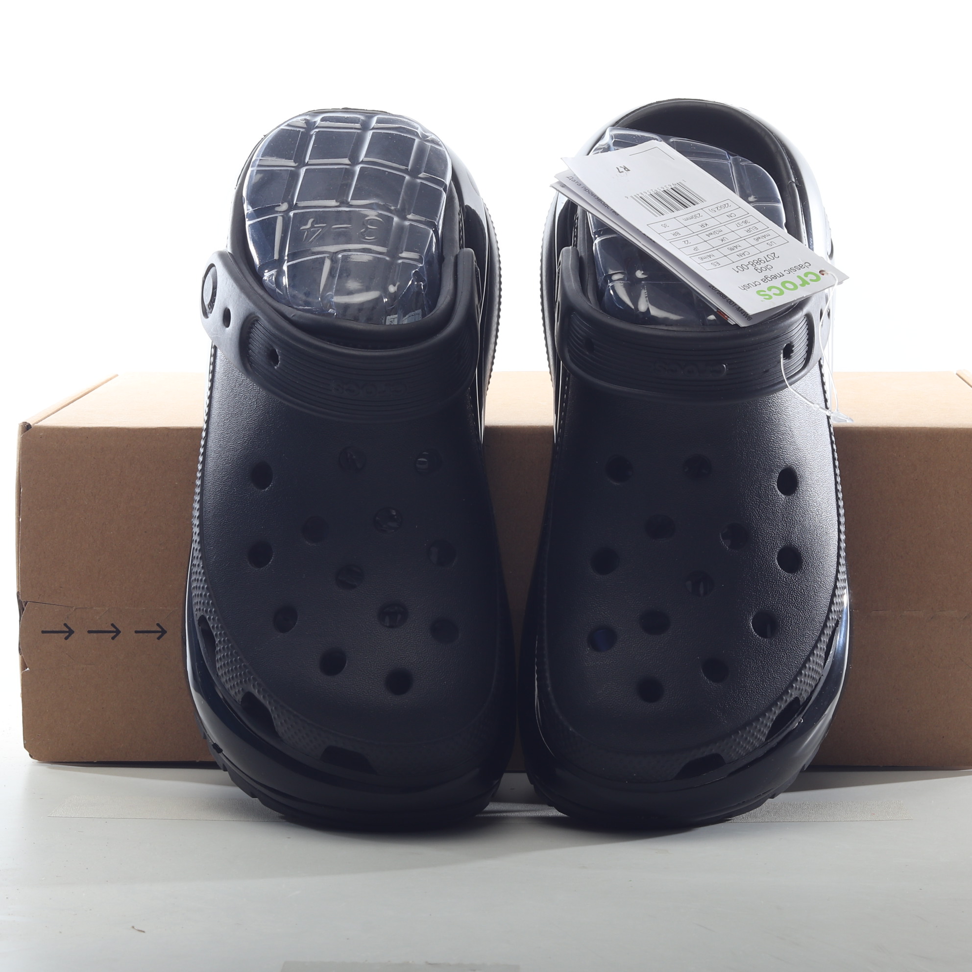 Crocs Classic Mega Crush Clog Black 207988-001