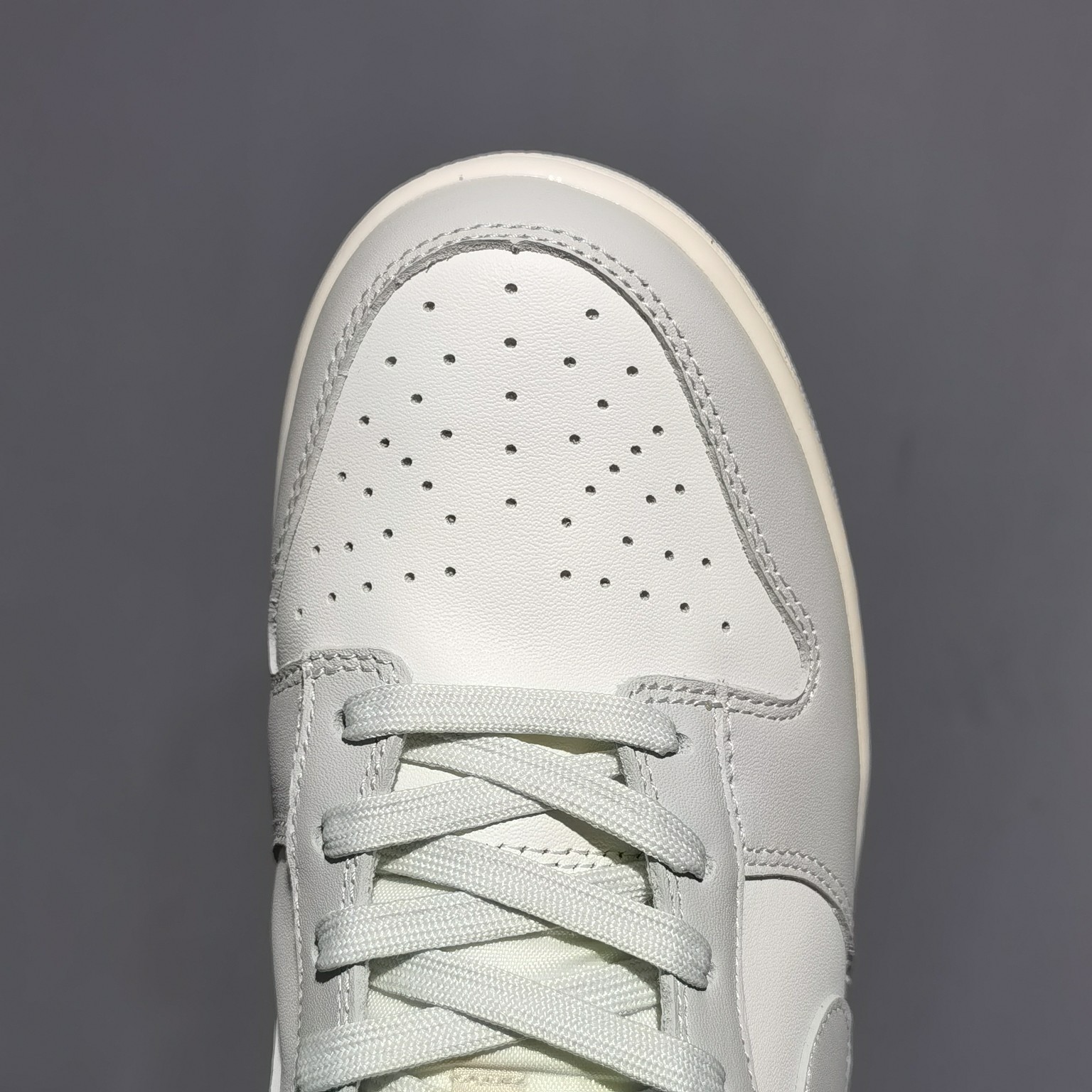 M Batch   Dunk Low Light Bone DD150-107