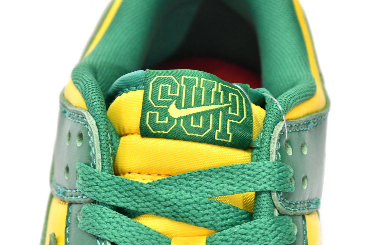 Supreme x Nike SB Dunk Low Brazil DO7412-983