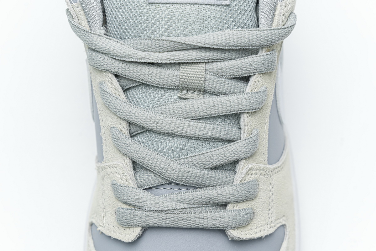 Nike SB Dunk Low TRD “Summit White”  AR0778-110