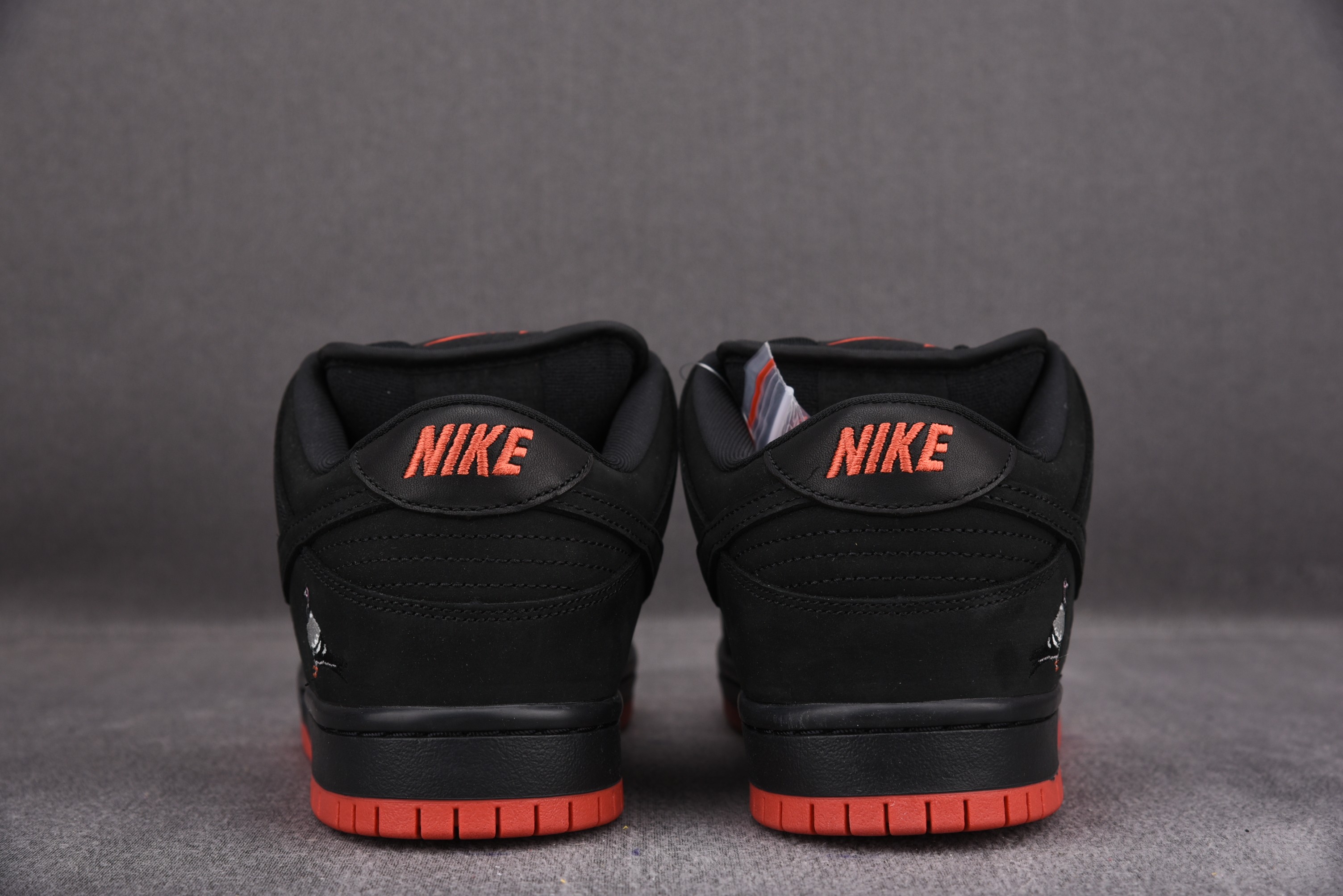 M Batch  SB Dunk Low Black Pigeon  883232-008