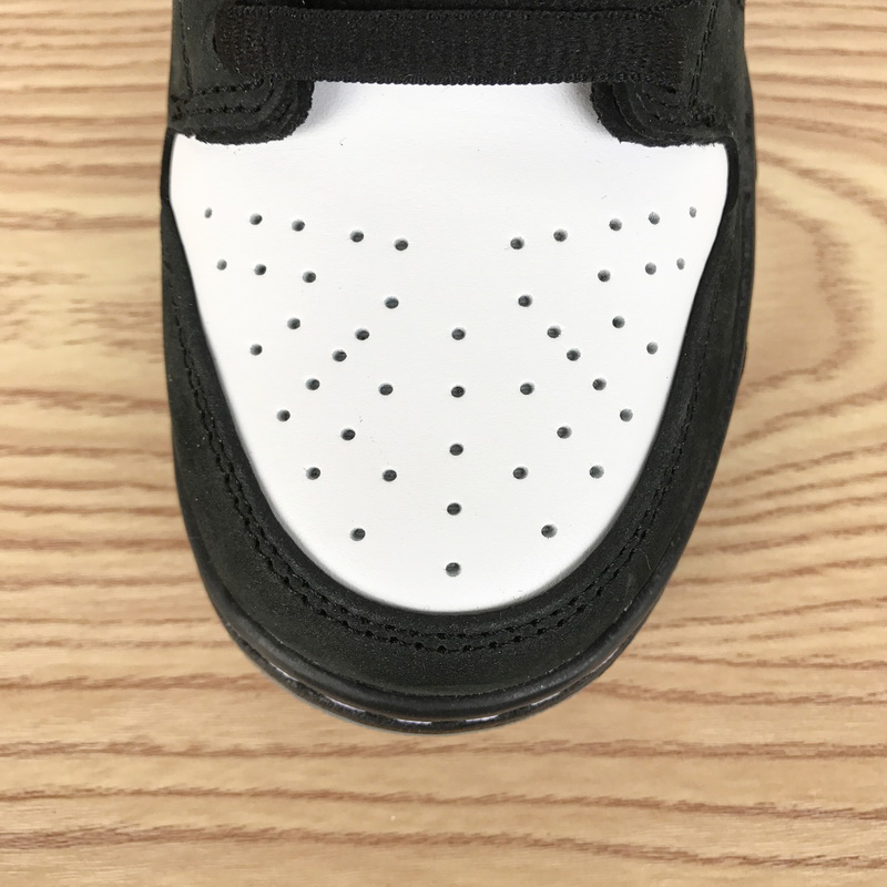 Staple x Nike SB Dunk Low “Panda Pigeon”   BV1310-013