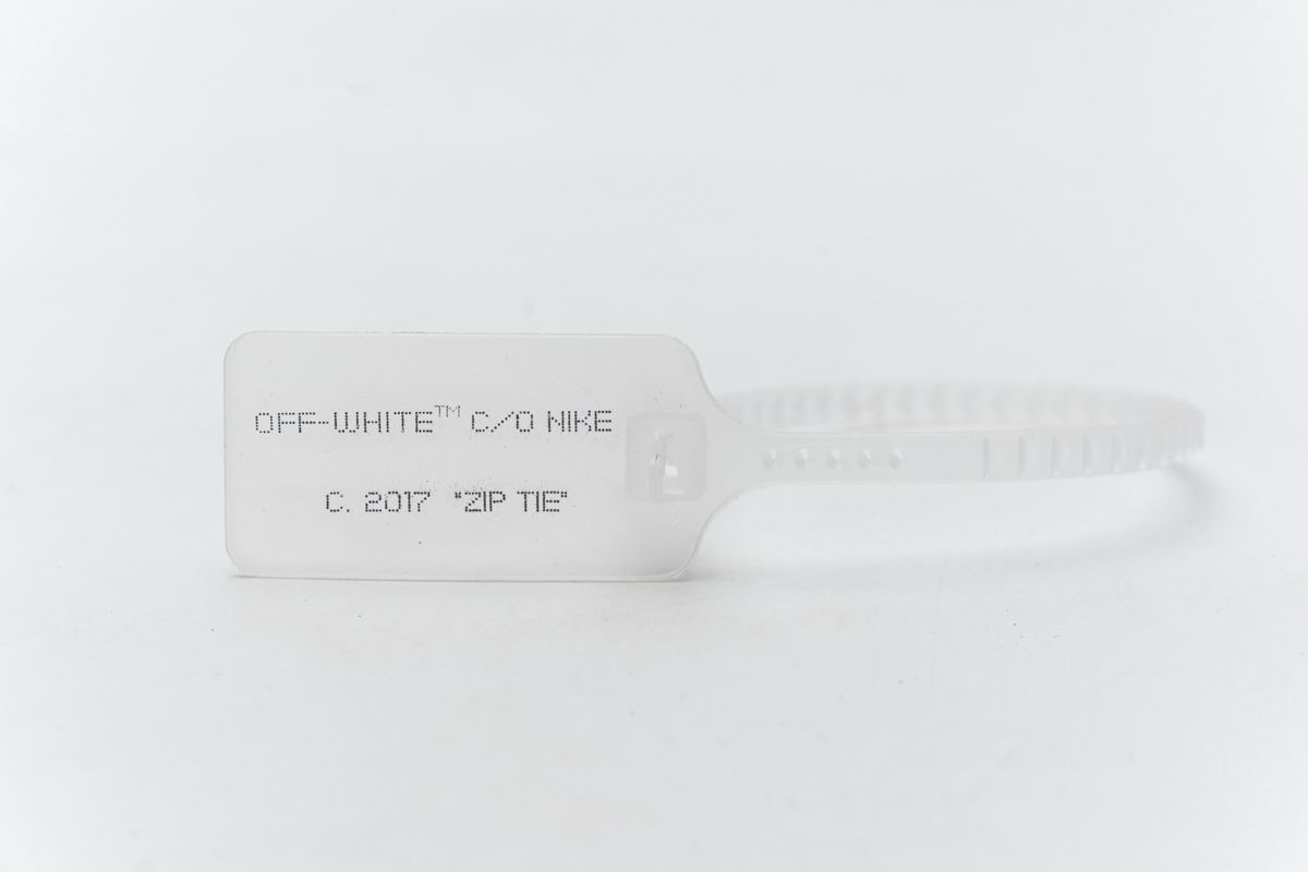 OFF White X Air Force 1 ’07 Low MOMA AV5210-001