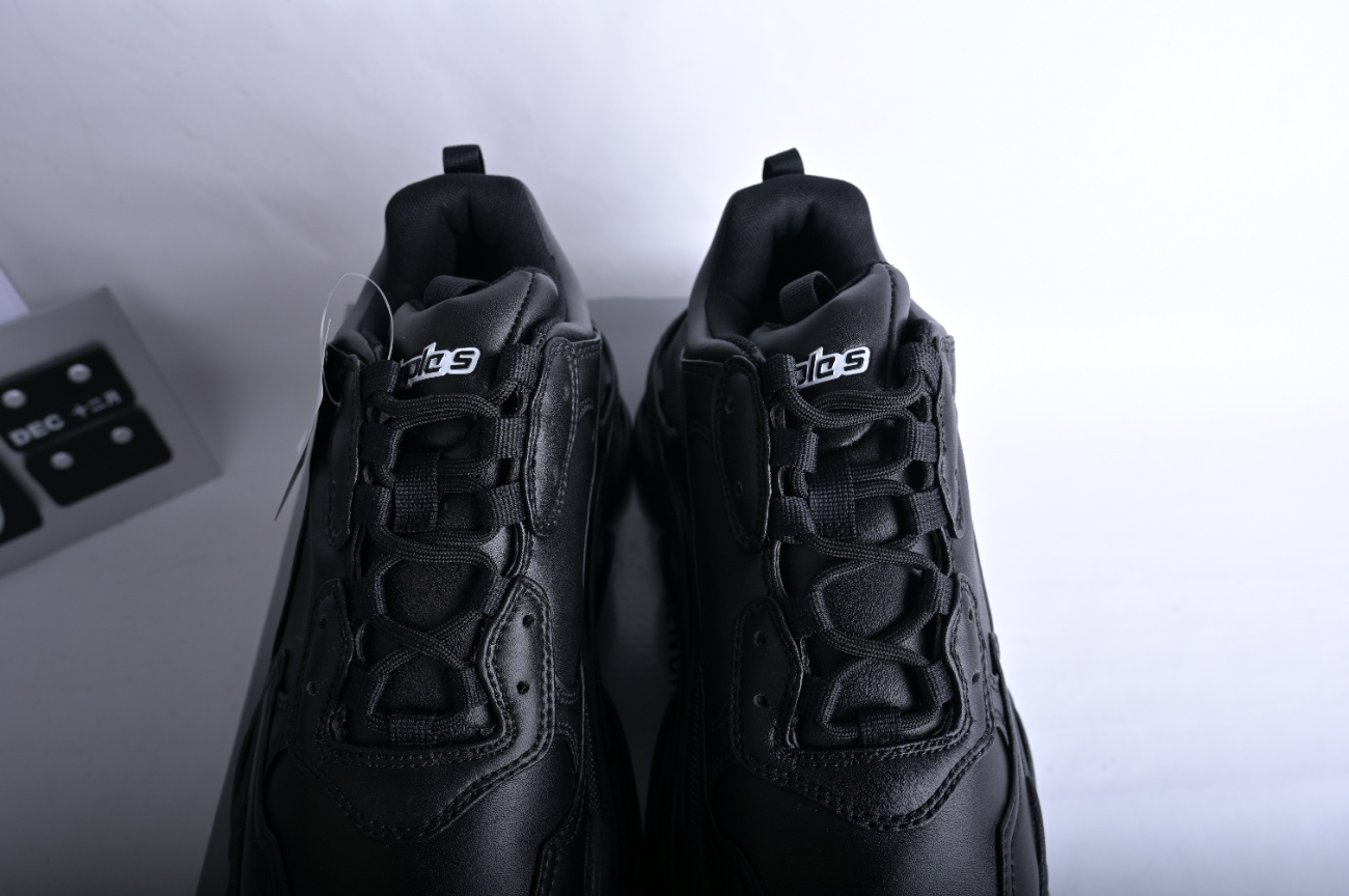 Ba***ci*ga Triple S Black  541624 W0901 1000