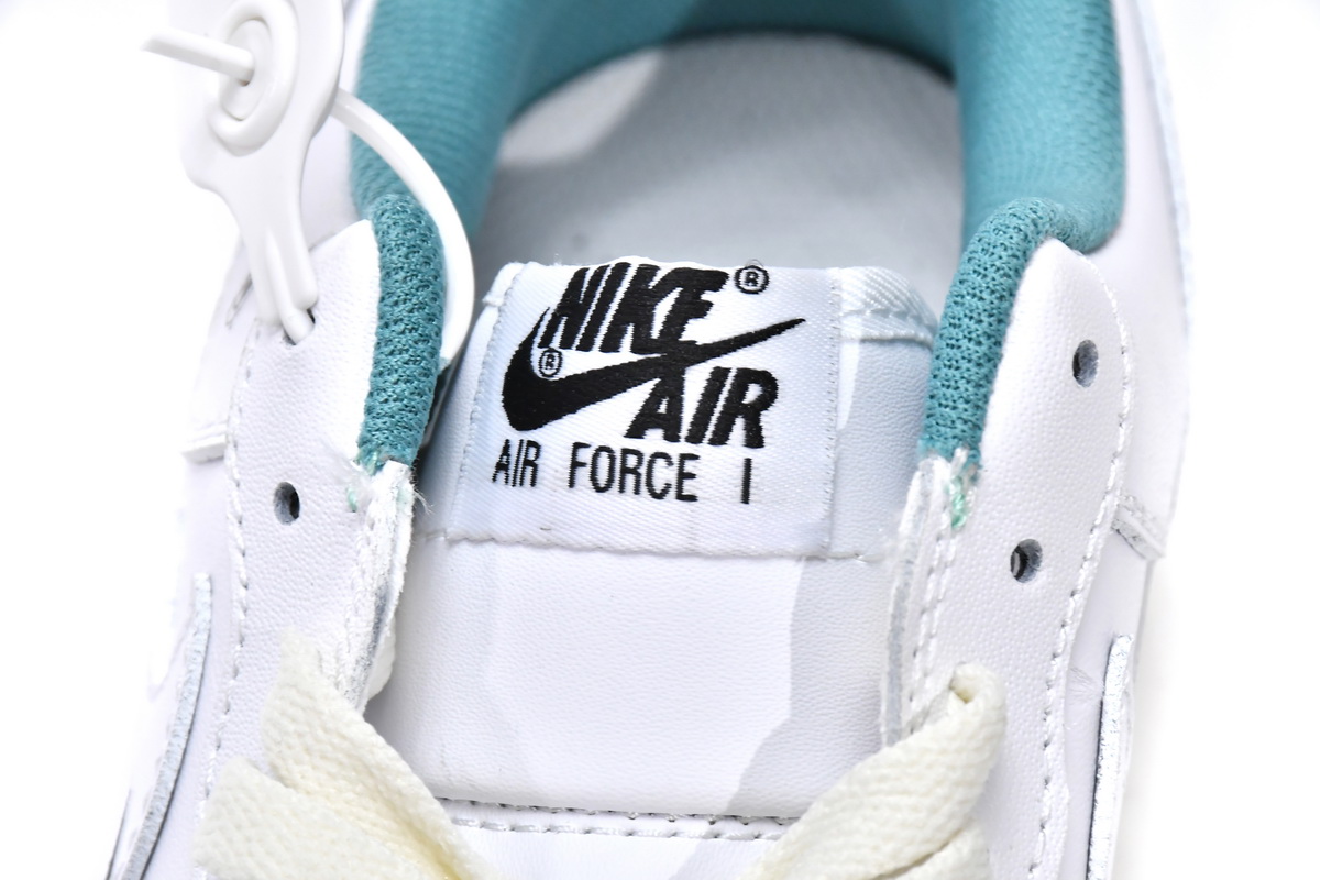Nike Air Force 1‘07 LE Starfish DM0970-111
