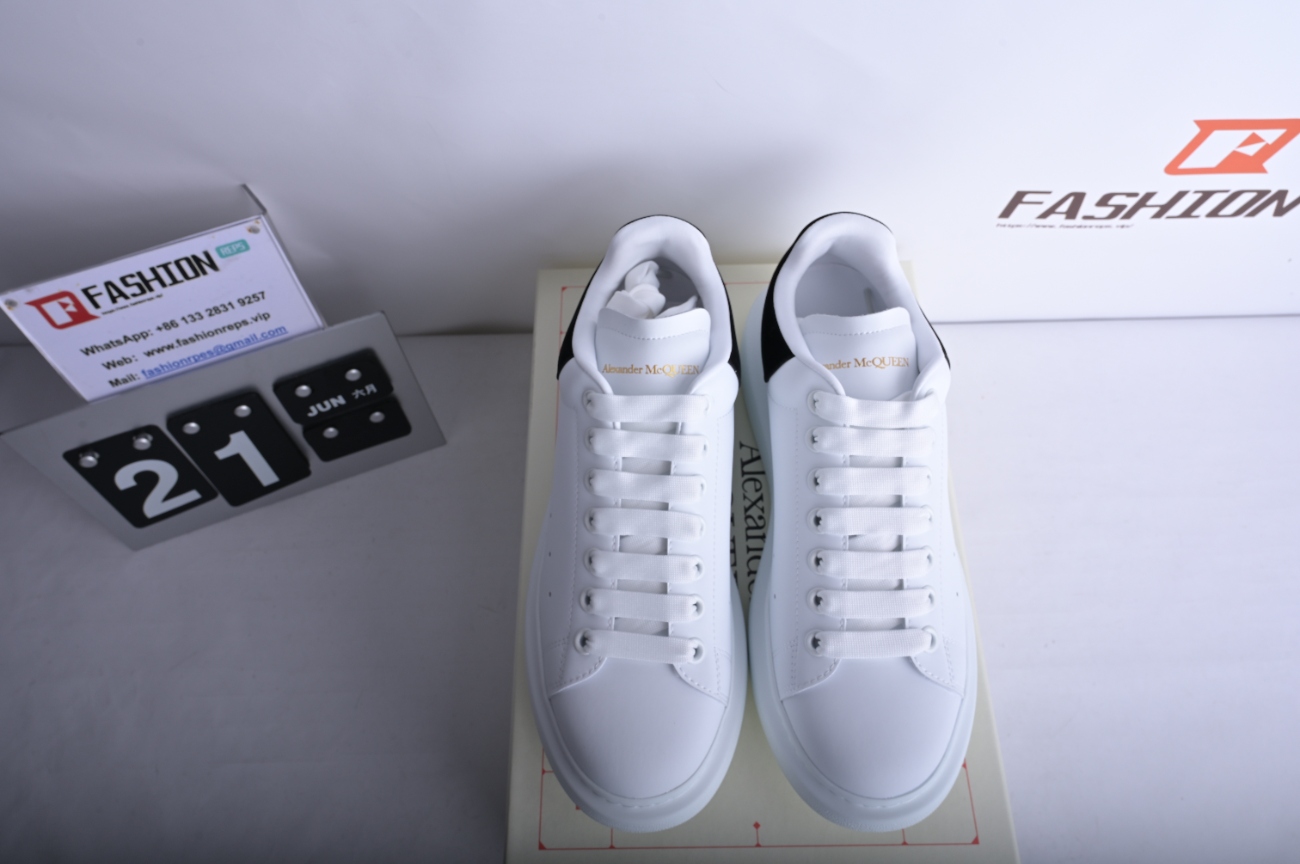 Alexander McQueen Dlack Skin Oversized White Black 553680WHGP59061
