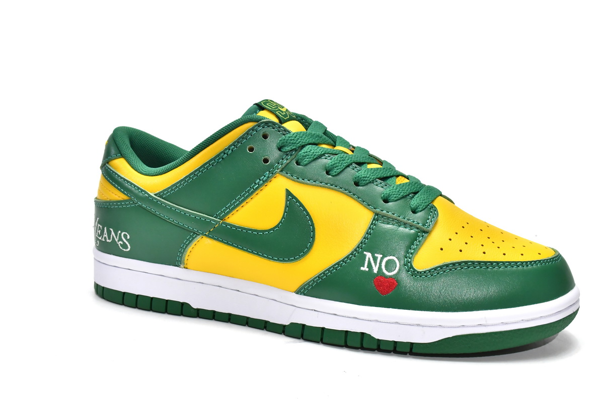 Supreme x Nike SB Dunk Low Brazil DO7412-983