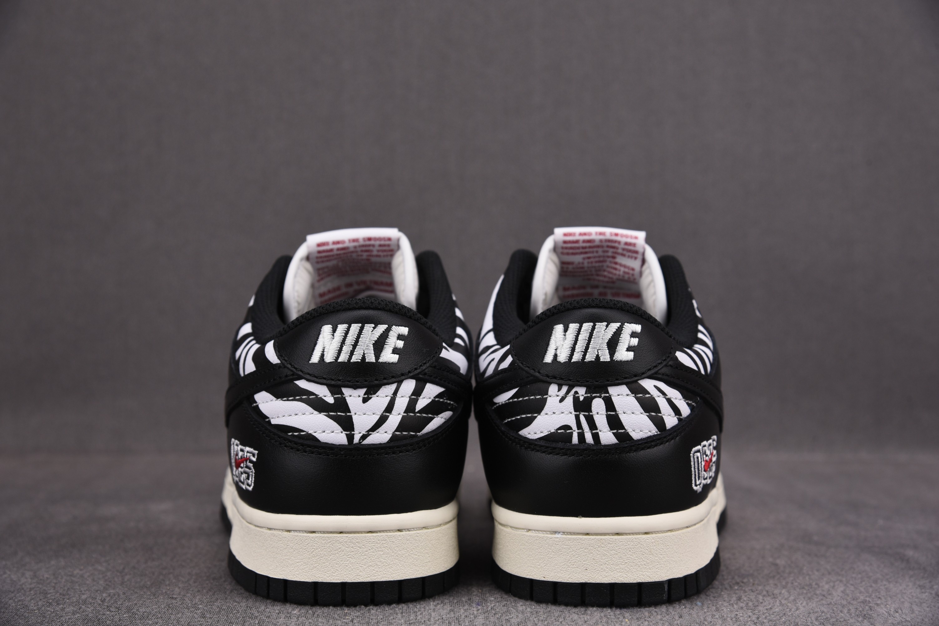 M Batch  Quartersnacks x Nike SB Dunk Low Zebra    DM3510-001
