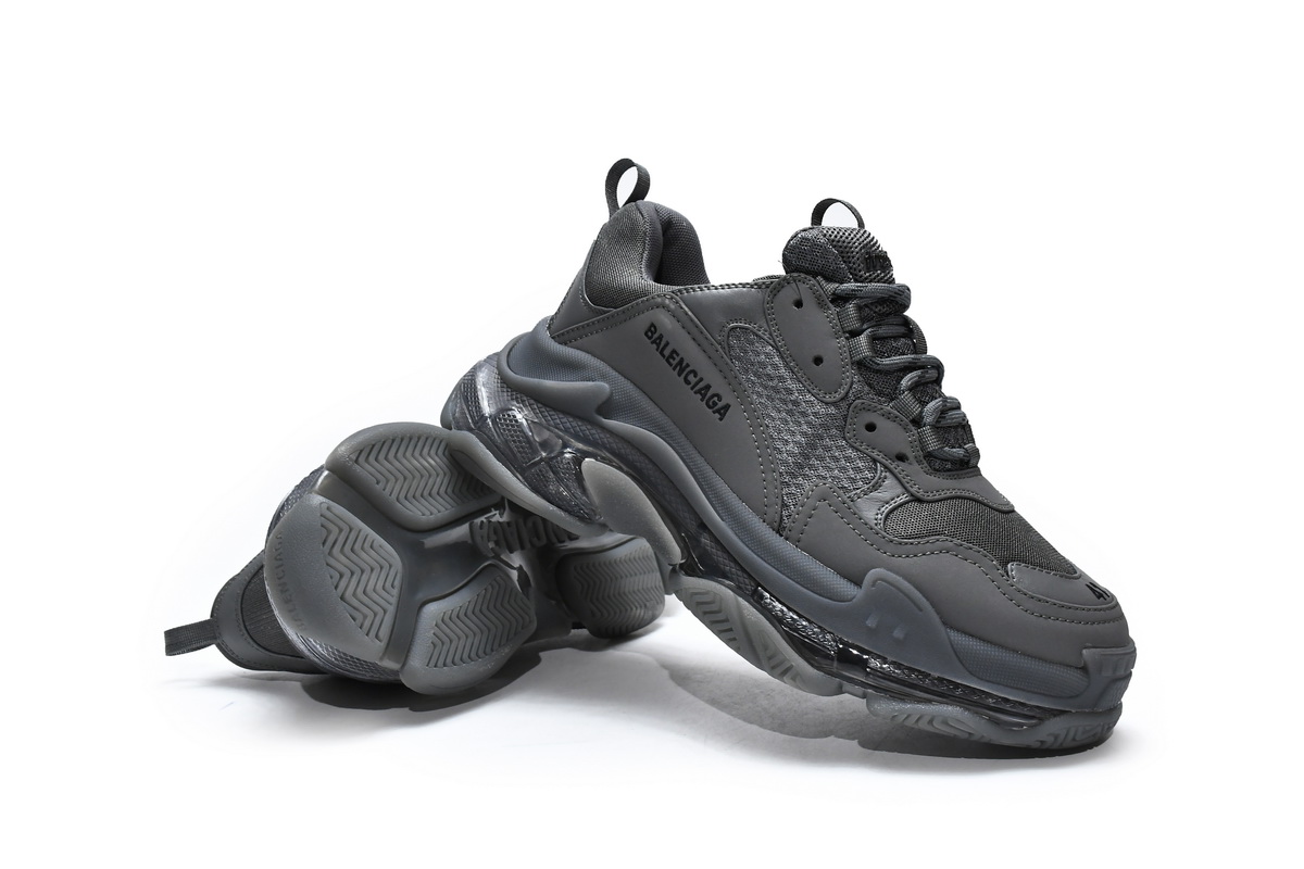 Ba***ci*ga Triple S Carbon Ash  541624 W0918 7669