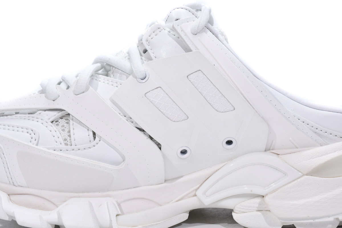 Ba***ci*ga Track White 653813 W3CP3 900