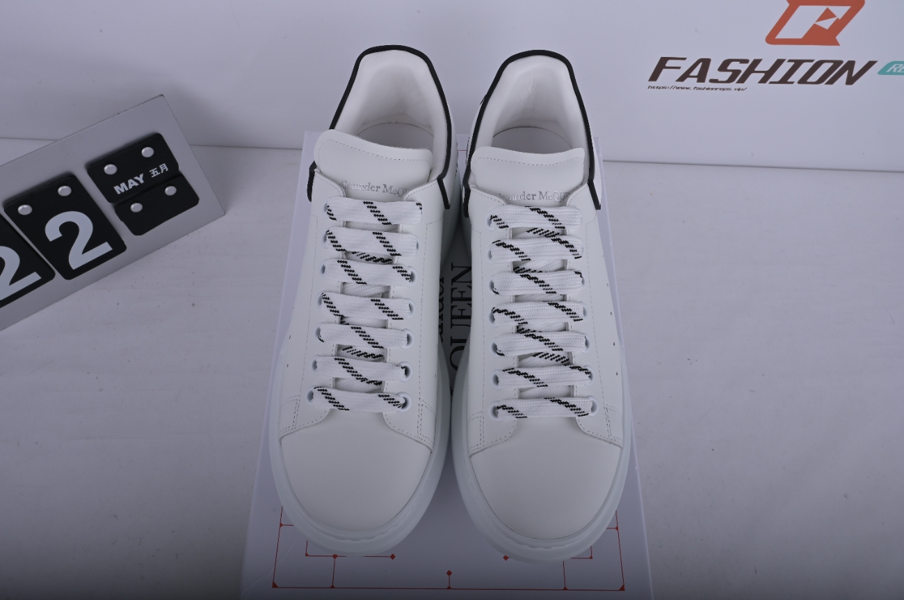 Alexander McQueen Leather Smooth Calfskin Low Top Fashion Sneakers Men's White 625156WHXMT9074