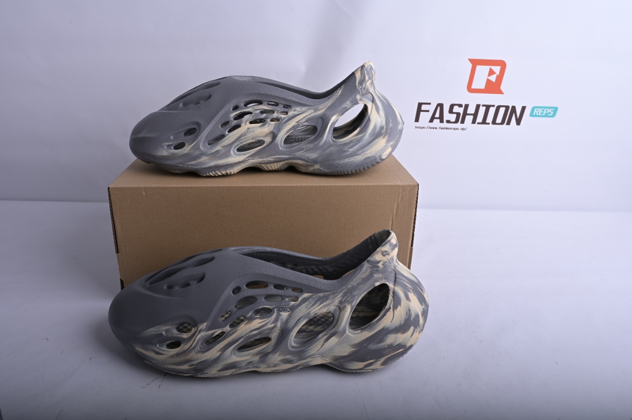 adidas Yeezy Foam Runner MXT Moon Grey  GV7904