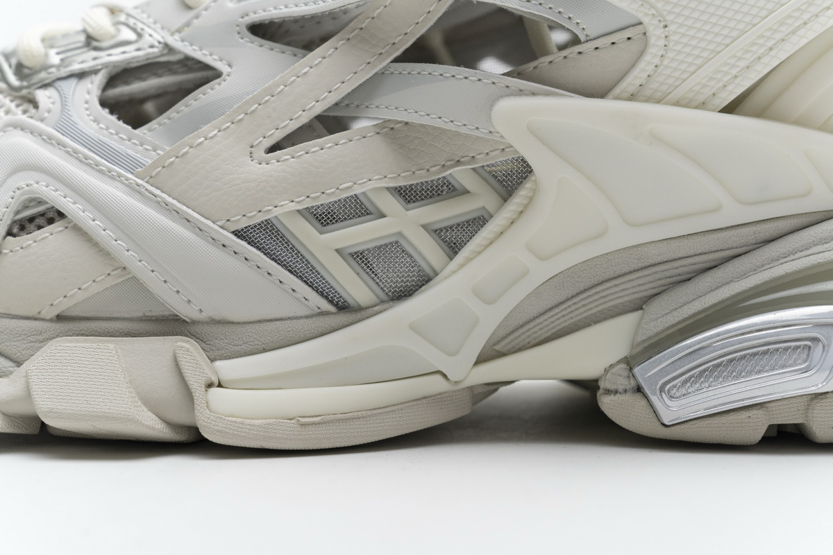 Ba***ci*ga Track 2 Sneaker White   570391 W2GN2 9000