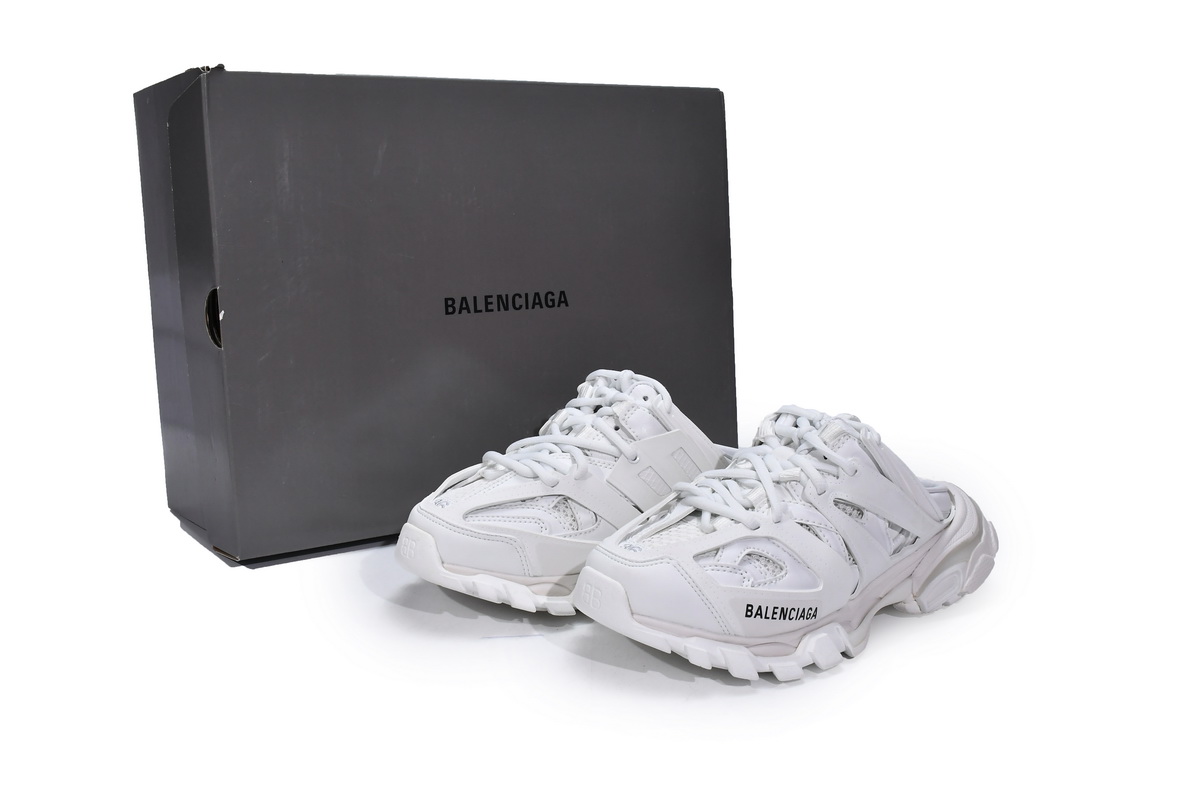 Ba***ci*ga Track White 653813 W3CP3 900