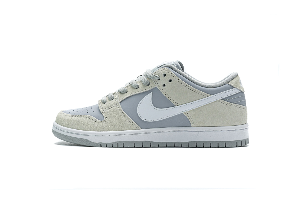 Nike SB Dunk Low TRD “Summit White”  AR0778-110