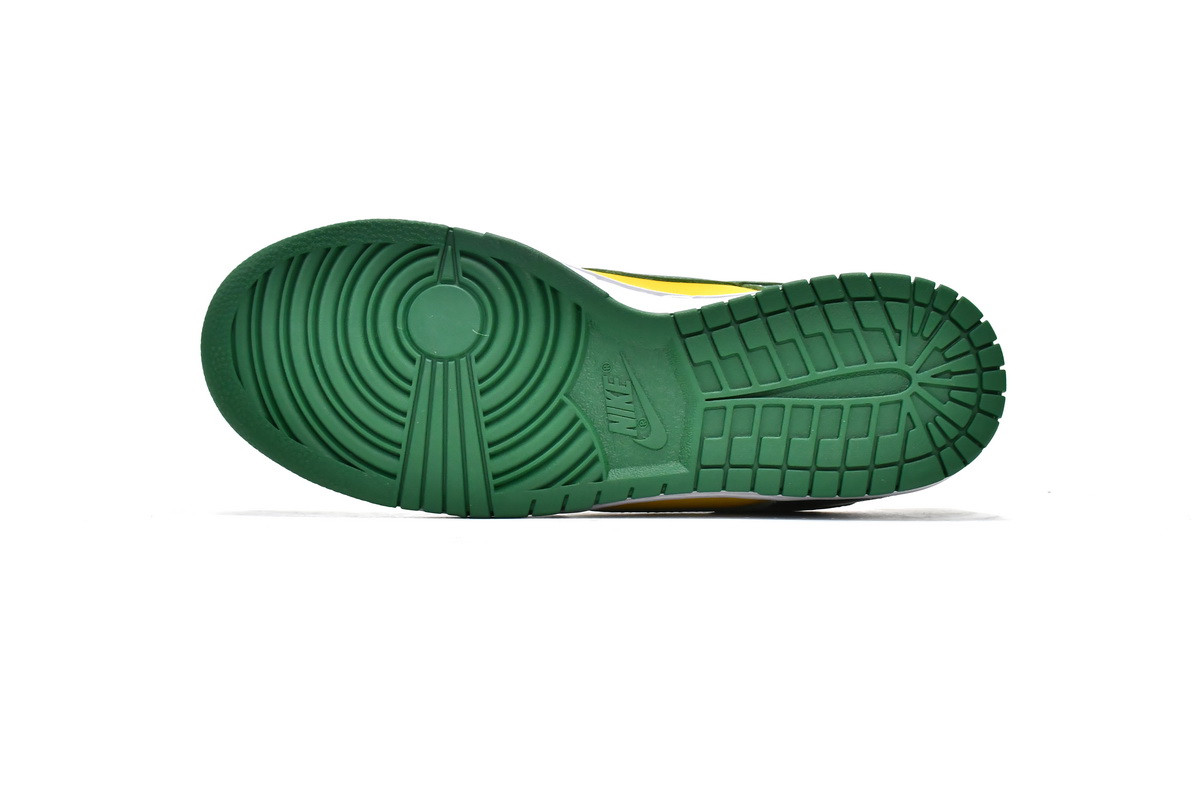 Supreme x Nike SB Dunk Low Brazil DO7412-983