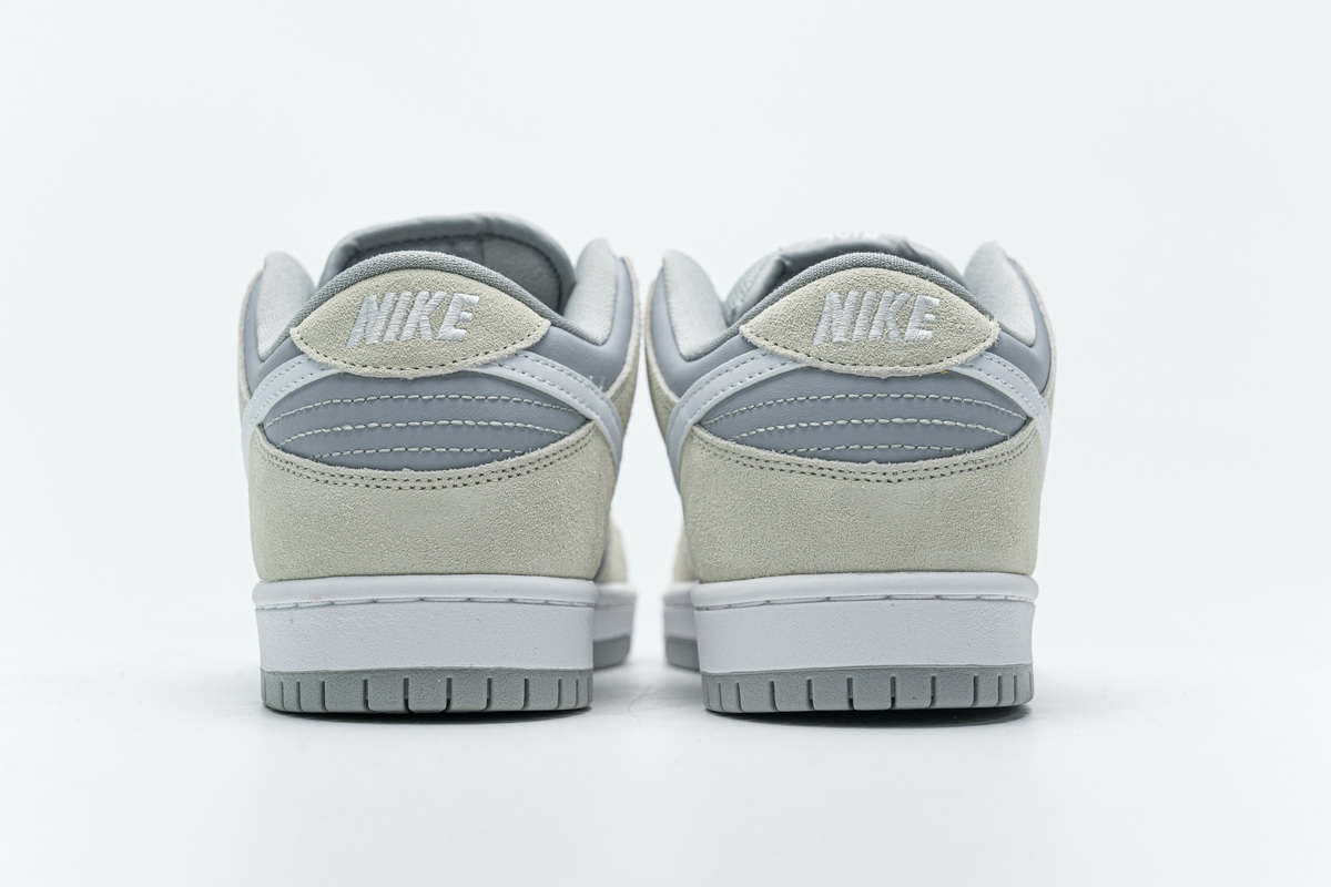Nike SB Dunk Low TRD “Summit White”  AR0778-110