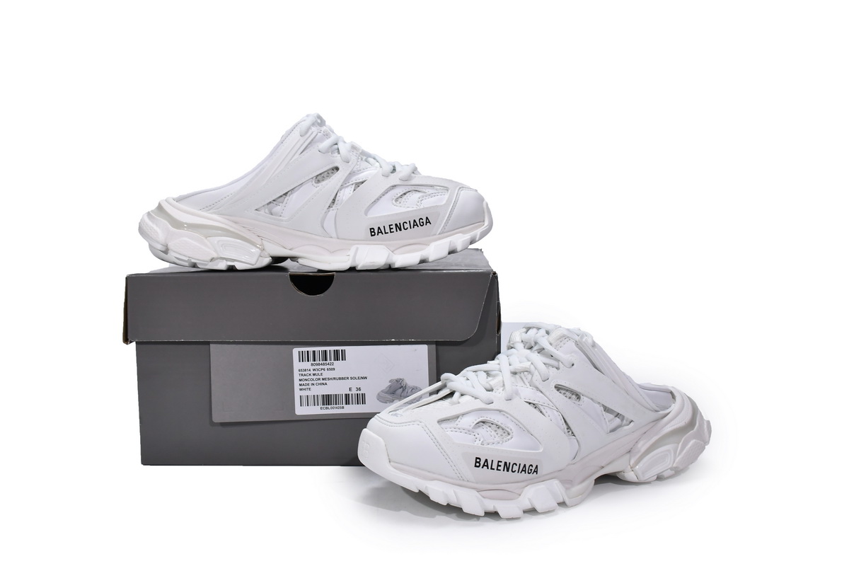 Ba***ci*ga Track White 653813 W3CP3 900