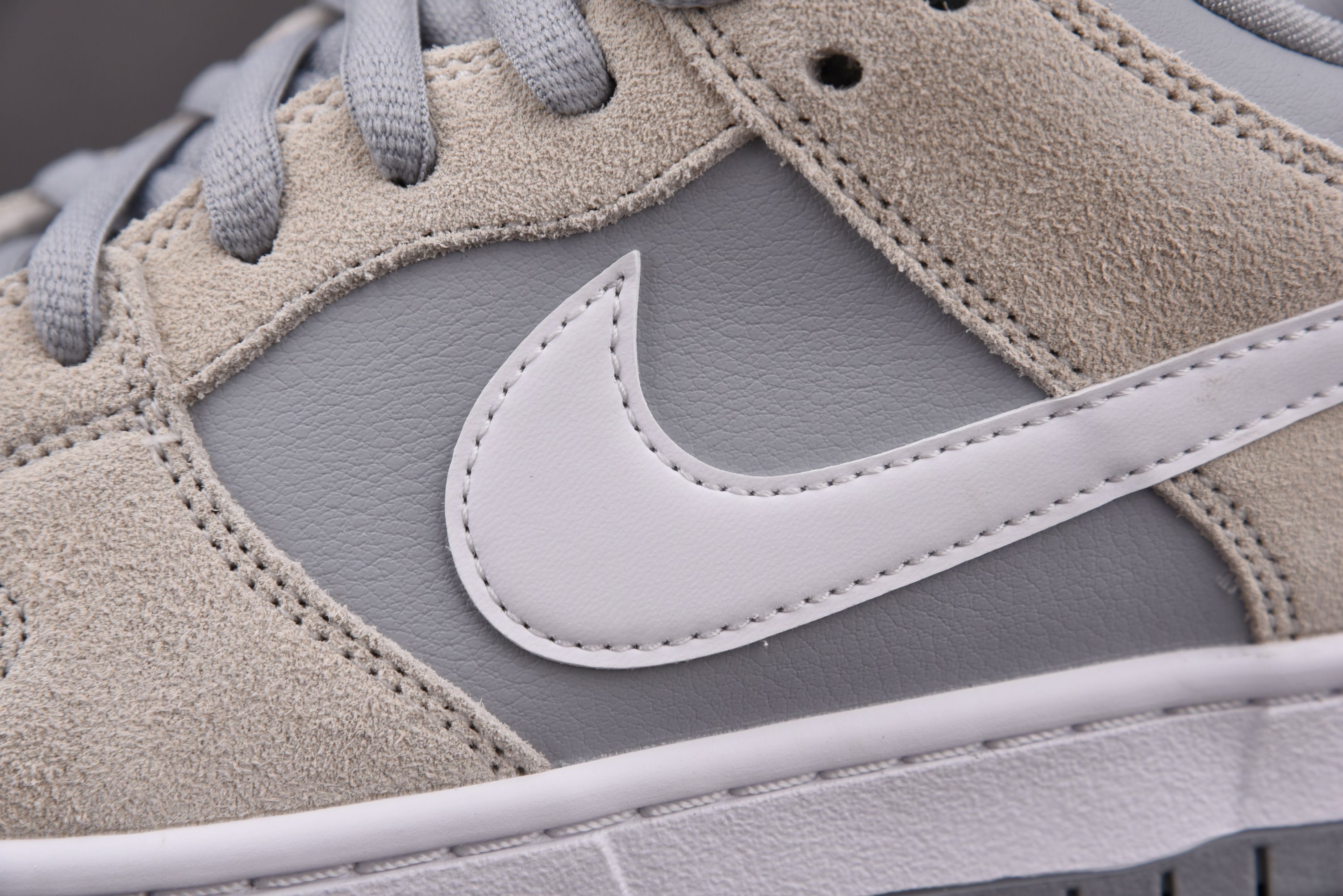M Batch  Nike SB Dunk Low TRD “Summit White”  AR0778-110