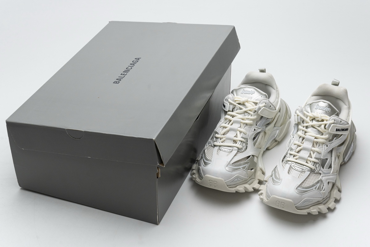 Ba***ci*ga Track 2 Sneaker White   570391 W2GN2 9000