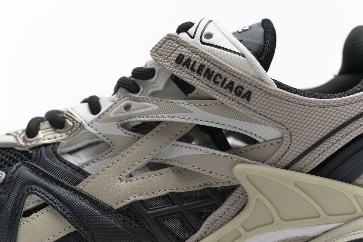 Ba***ci*ga Track 2 Sneaker Champagne Black   570391 W2GN9 2009