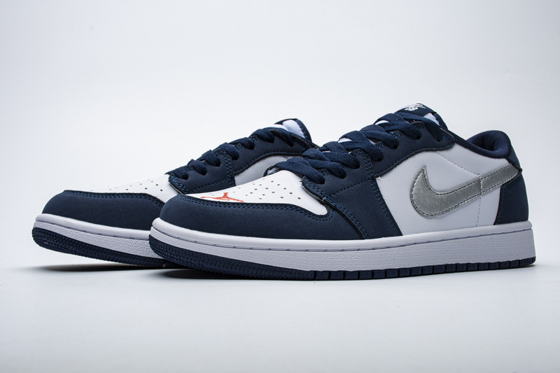 Jordan 1 Low SB Midnight Navy CJ7891-400