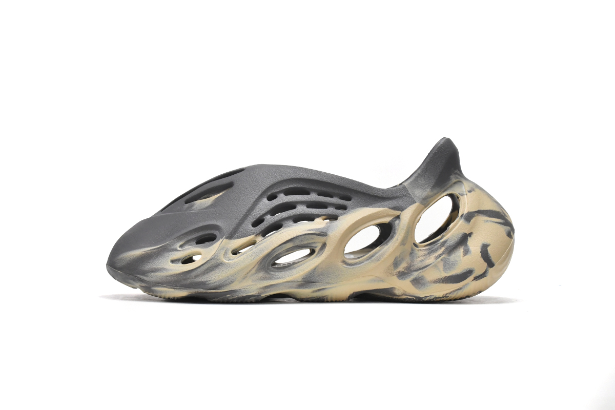 adidas Yeezy Foam RNNR MXT Moon Gray GV7904