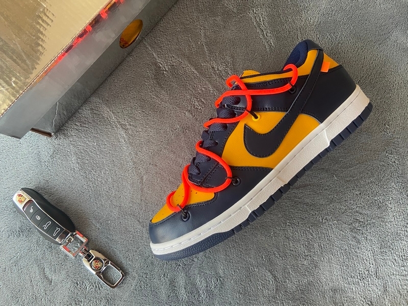 OFF WHITE X Nike Dunk SB Low White Michigan  CT0856-700