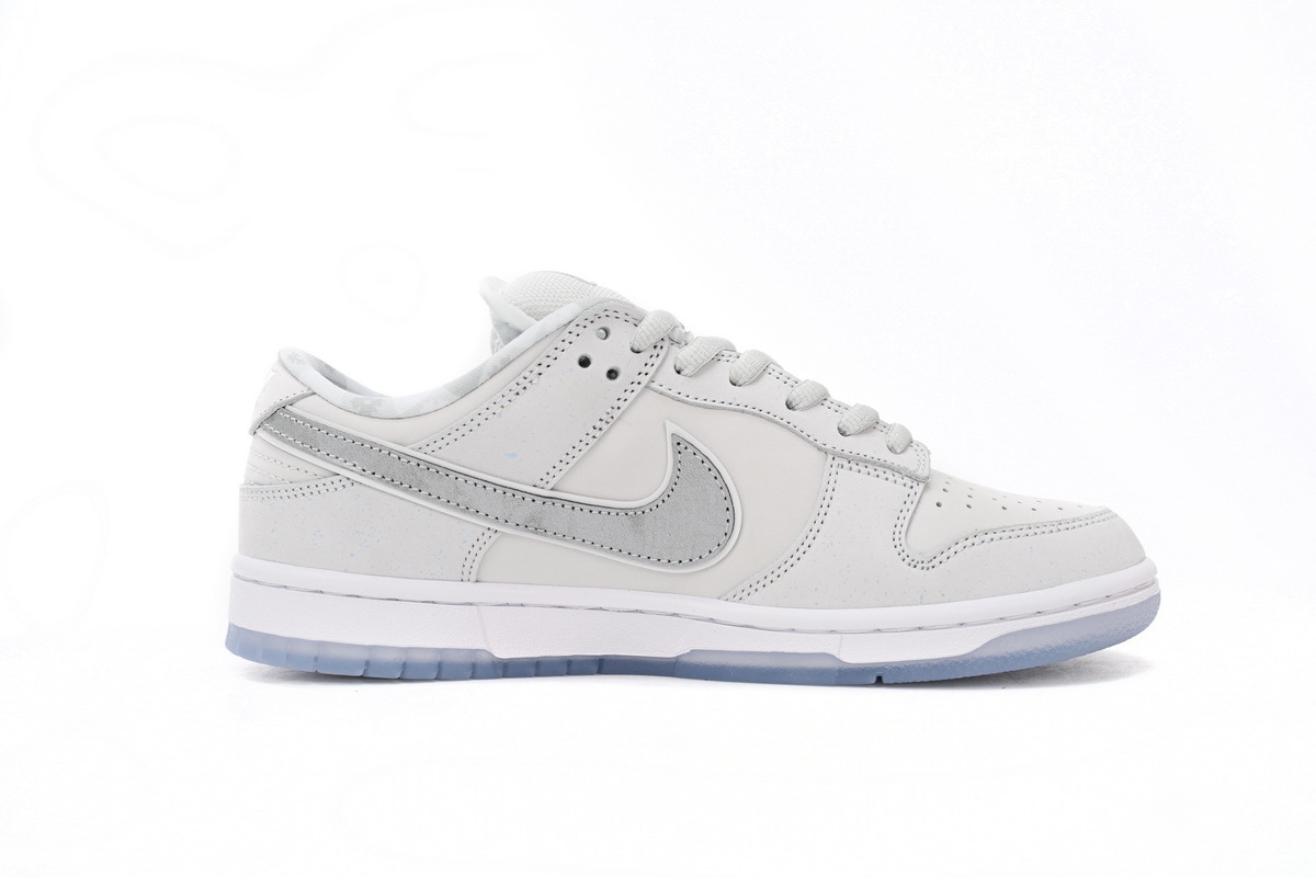 Nike SB Dunk Low White Lobster Friends and Family FD8776-100