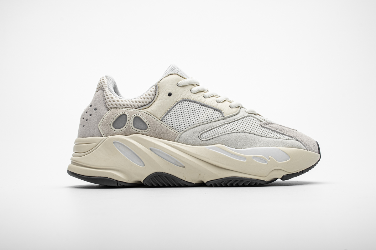 Yeezy Boost 700 ��Analog�� EG7596