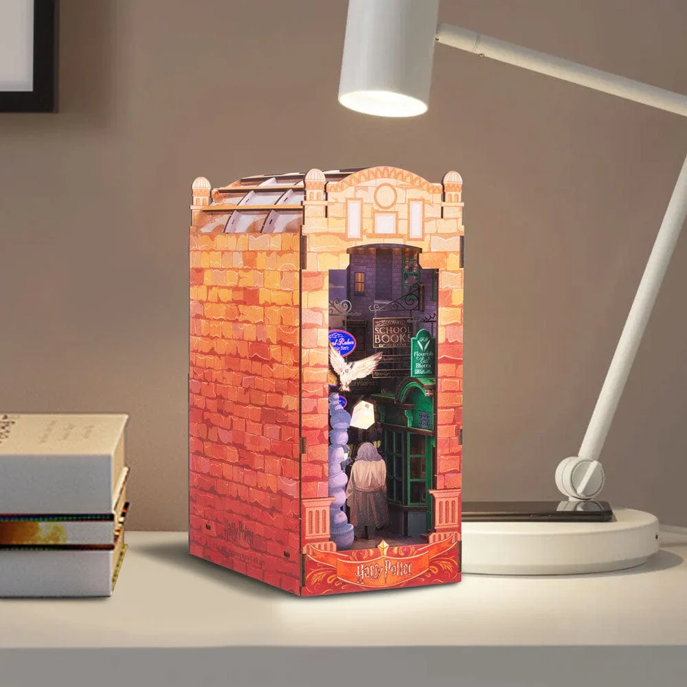 Harry Potter: Diagon Alley - DIY Book Nook Kit