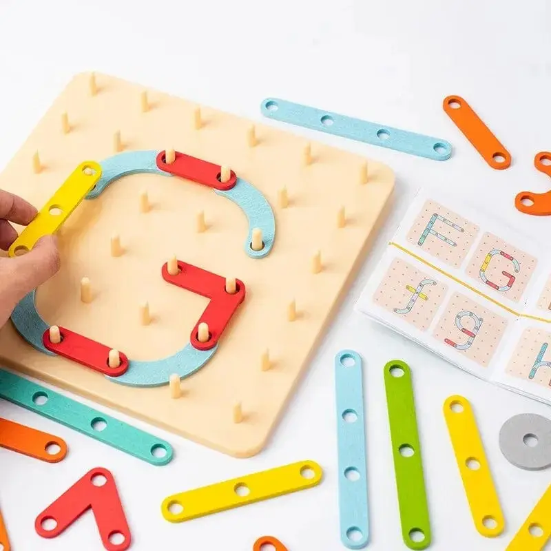 Montessori construction game with variable shapes - Image to copy