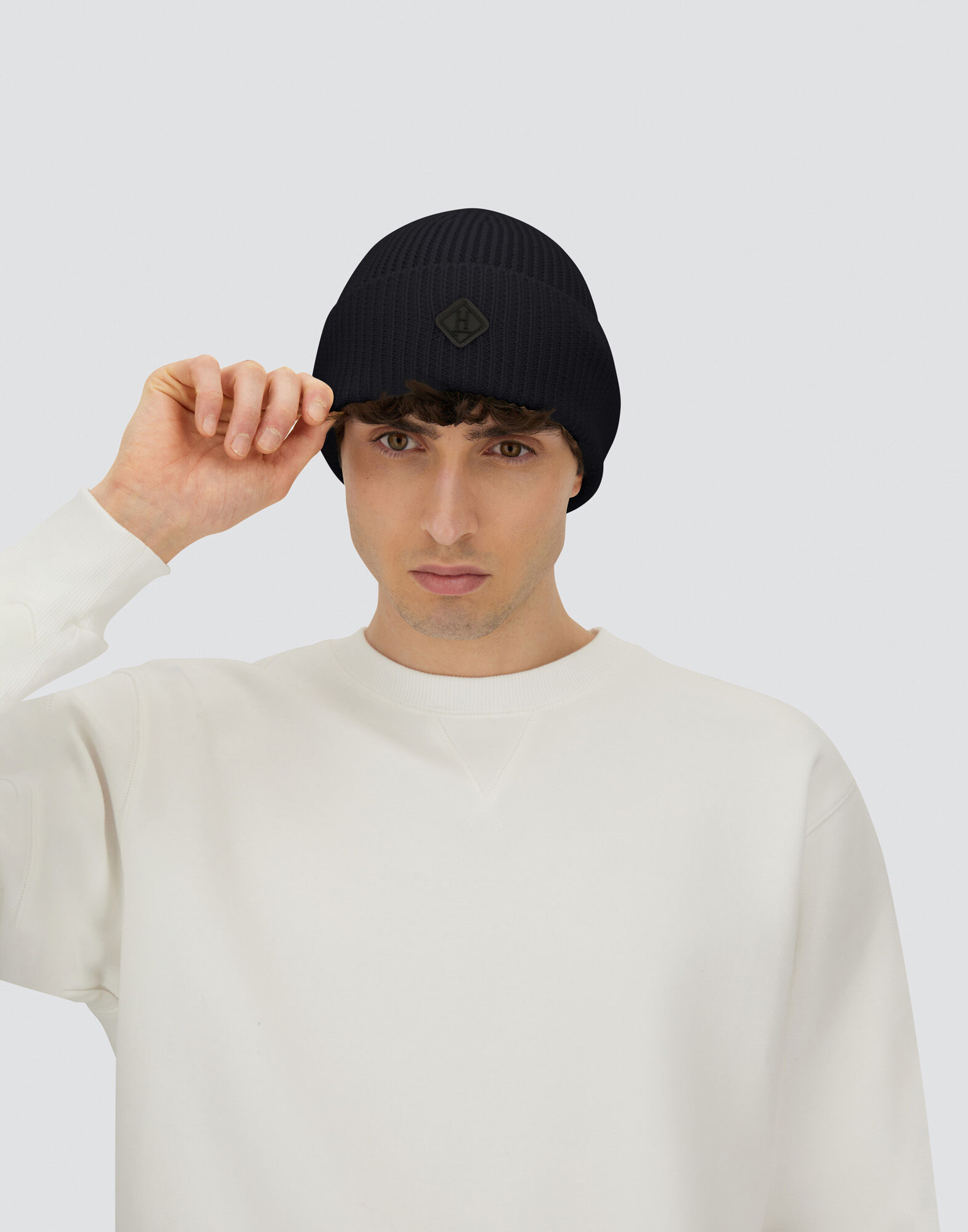 BEANIE IN RIBBED MERINO WOOL
