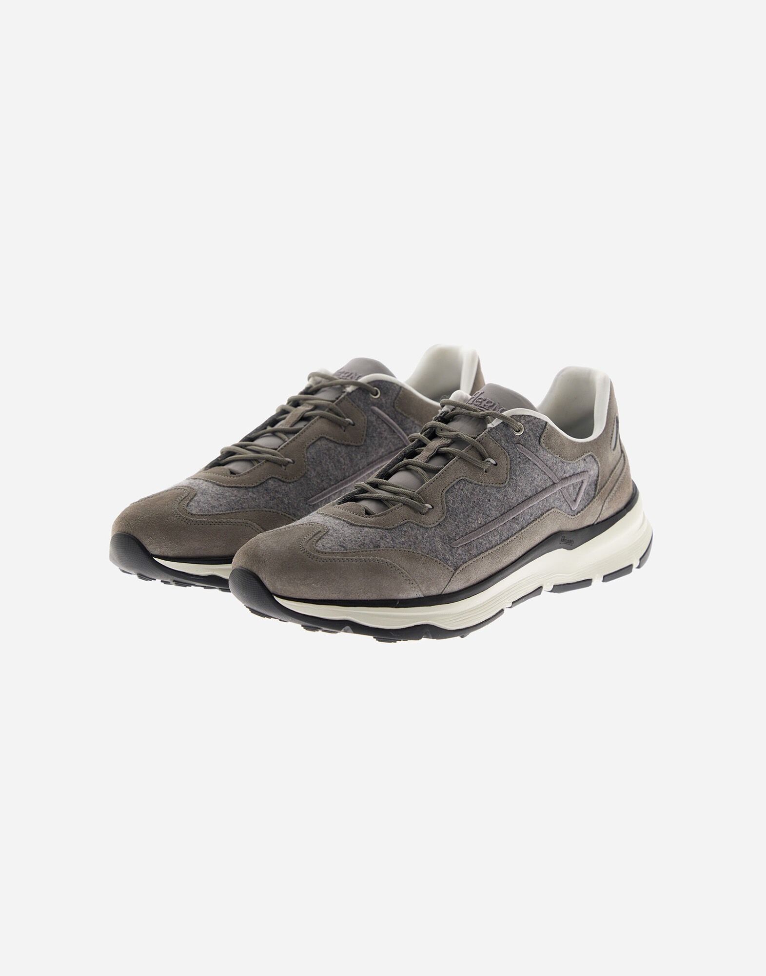 RUNNING TRAINERS IN SUEDE AND FLANNEL