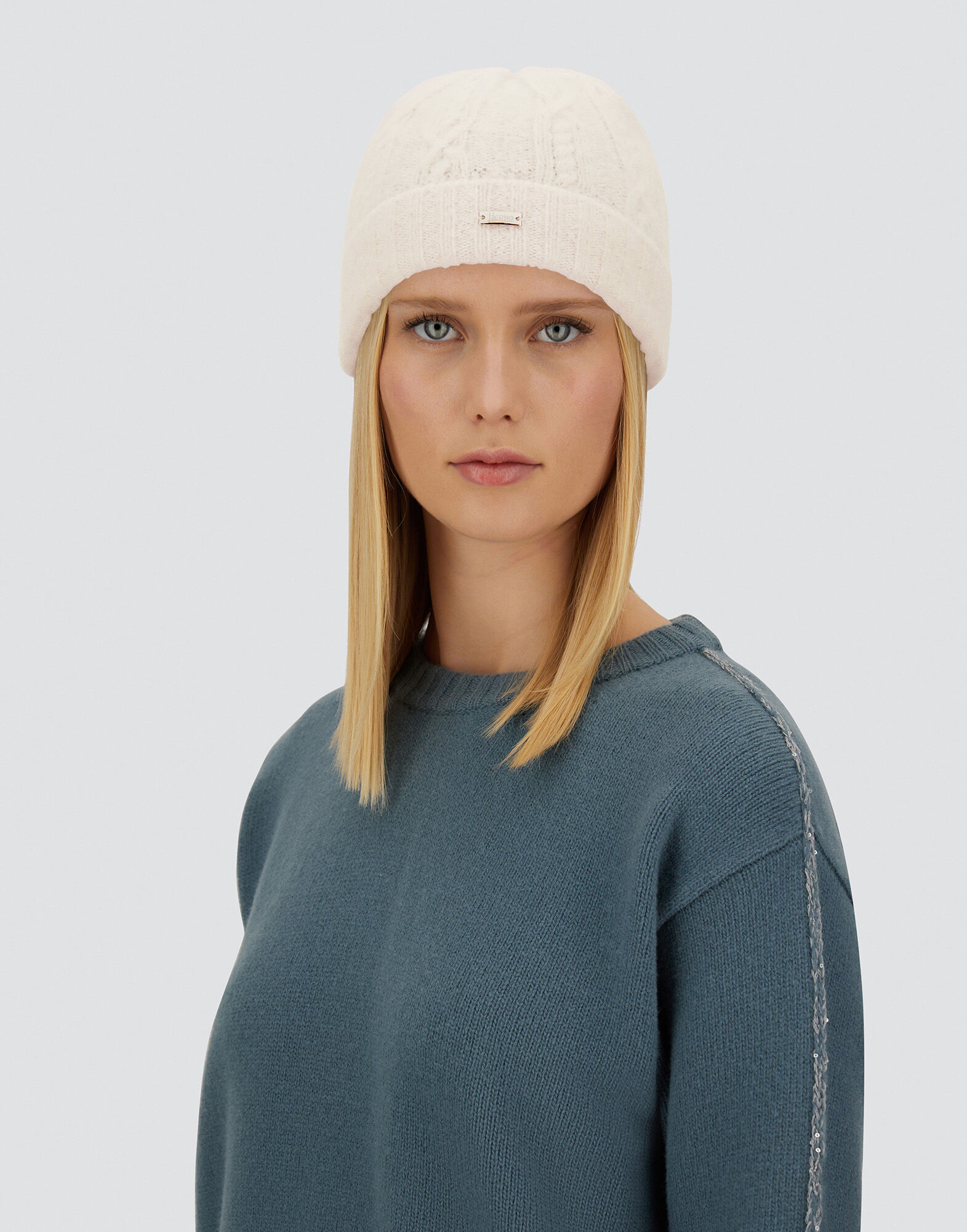 RESORT BEANIE IN CABLE KNIT ALPACA WOOL