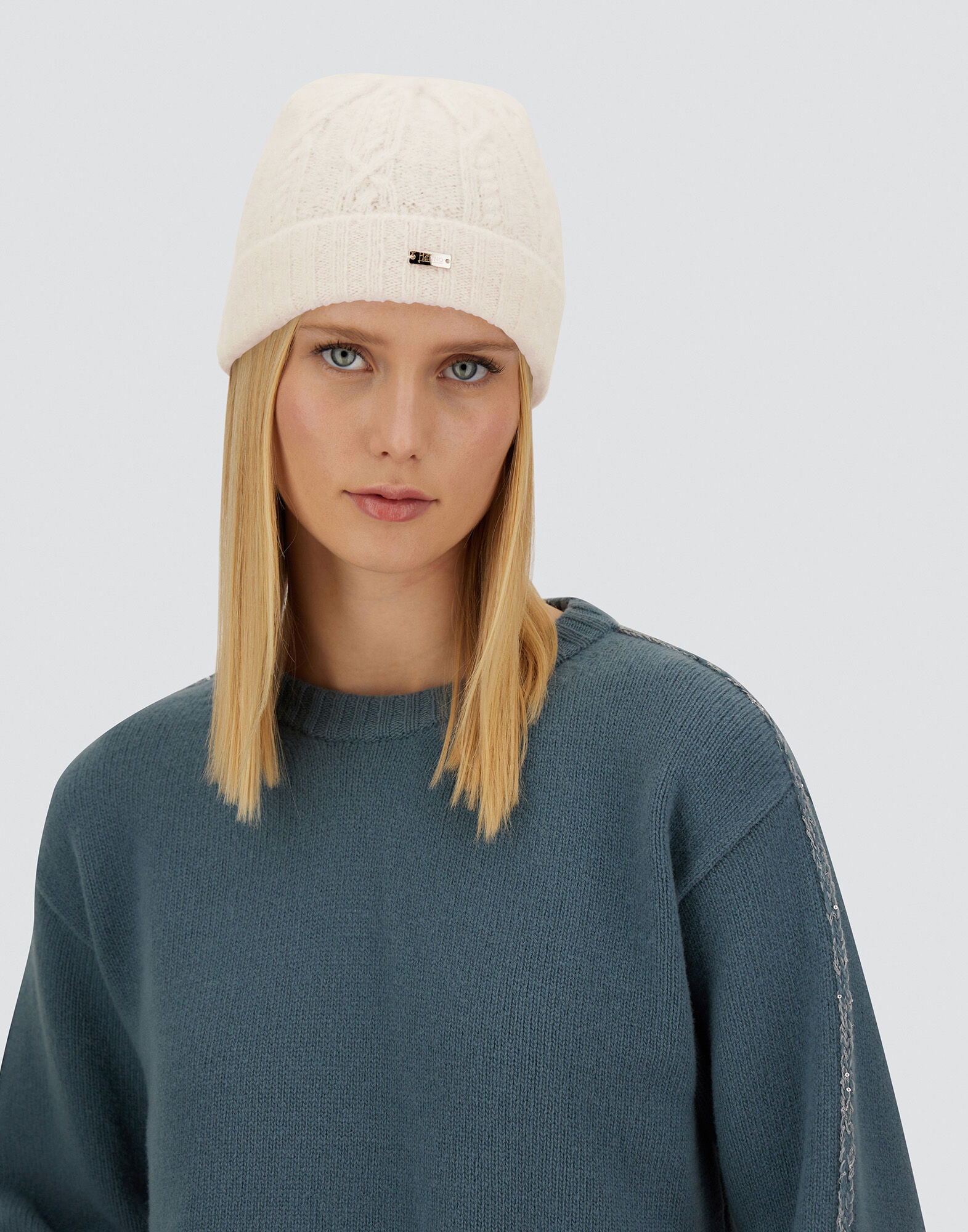 RESORT BEANIE IN CABLE KNIT ALPACA WOOL