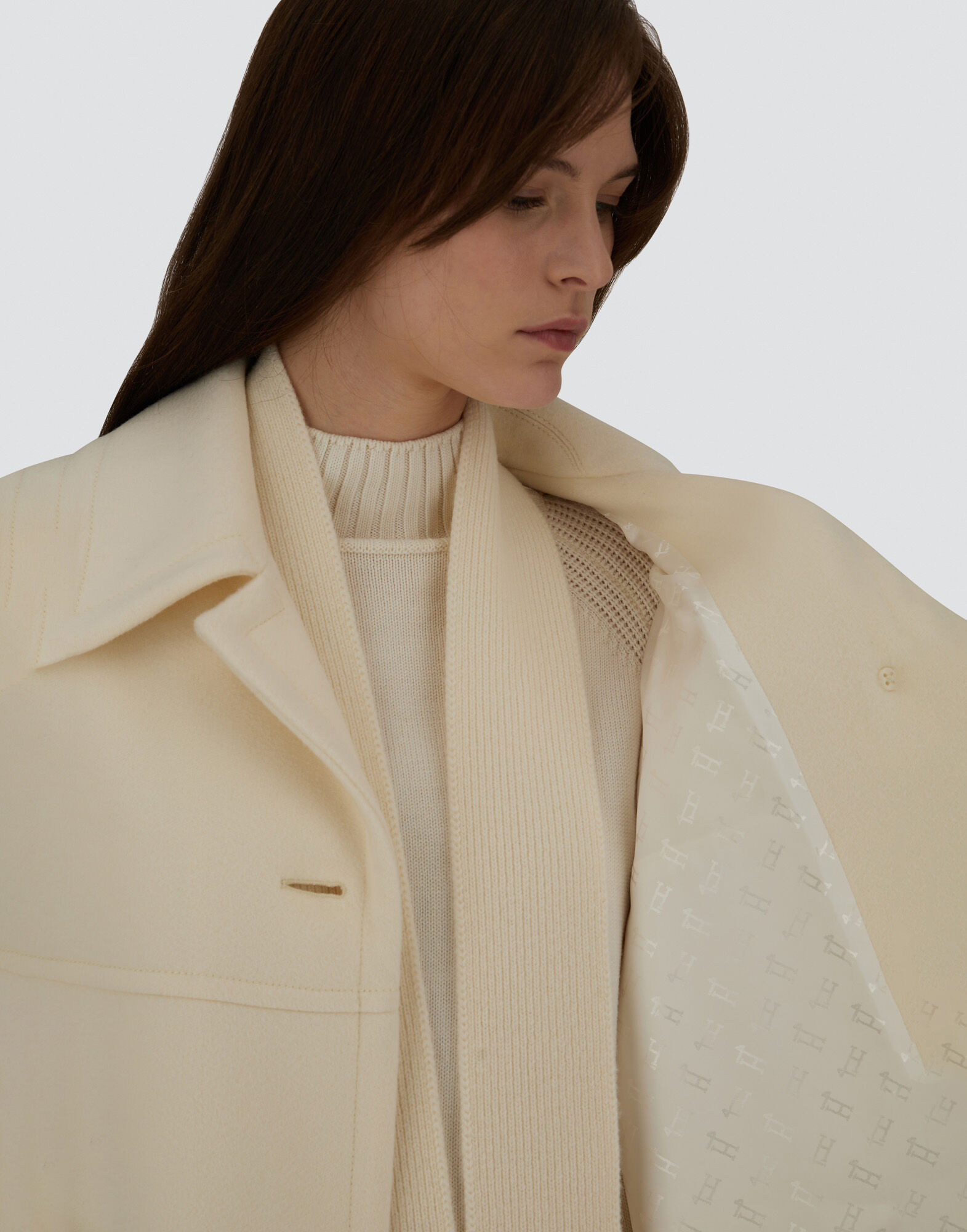 COAT IN LUXURY WOOL