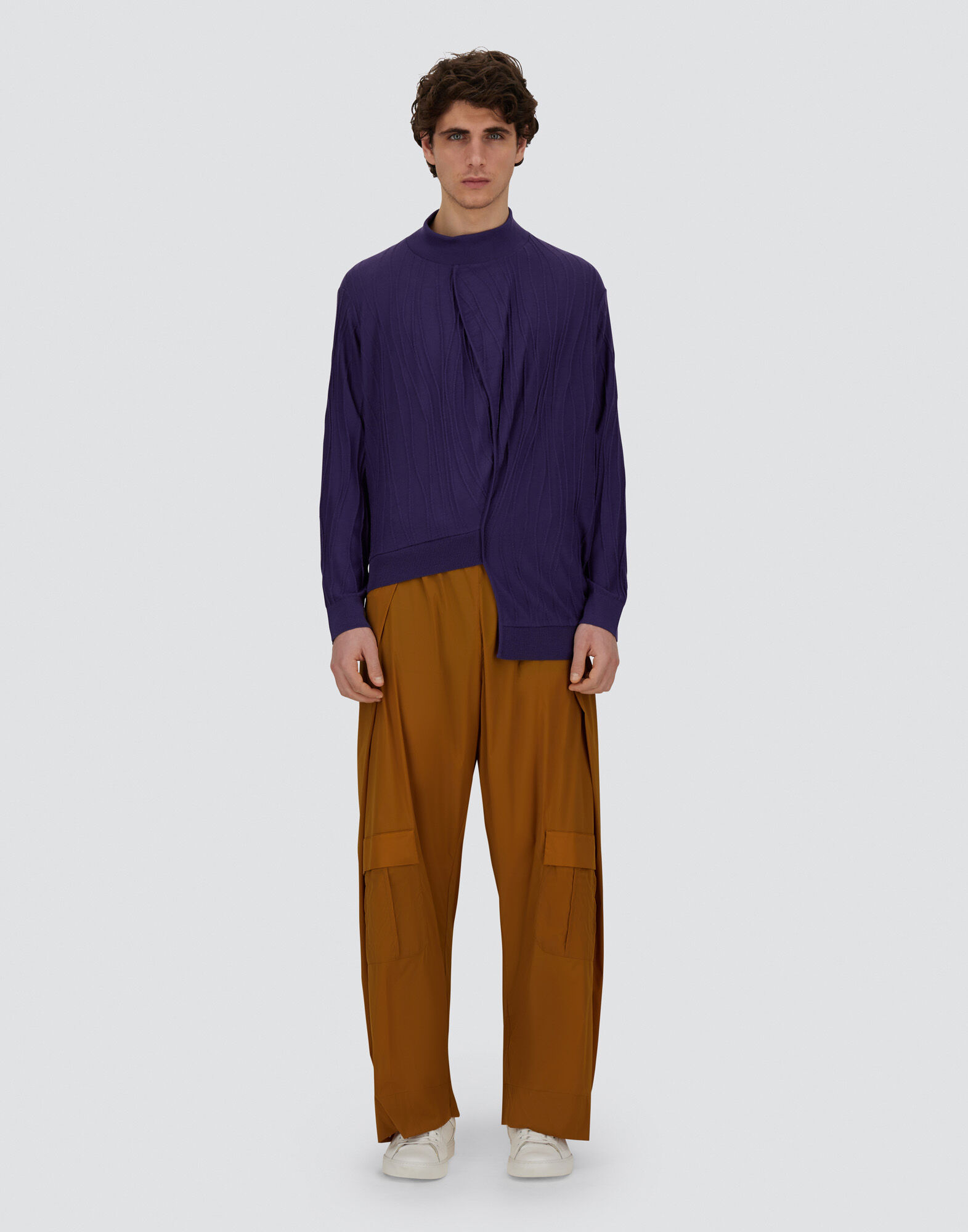 GLOBE TROUSERS IN ECO COTTON FEEL