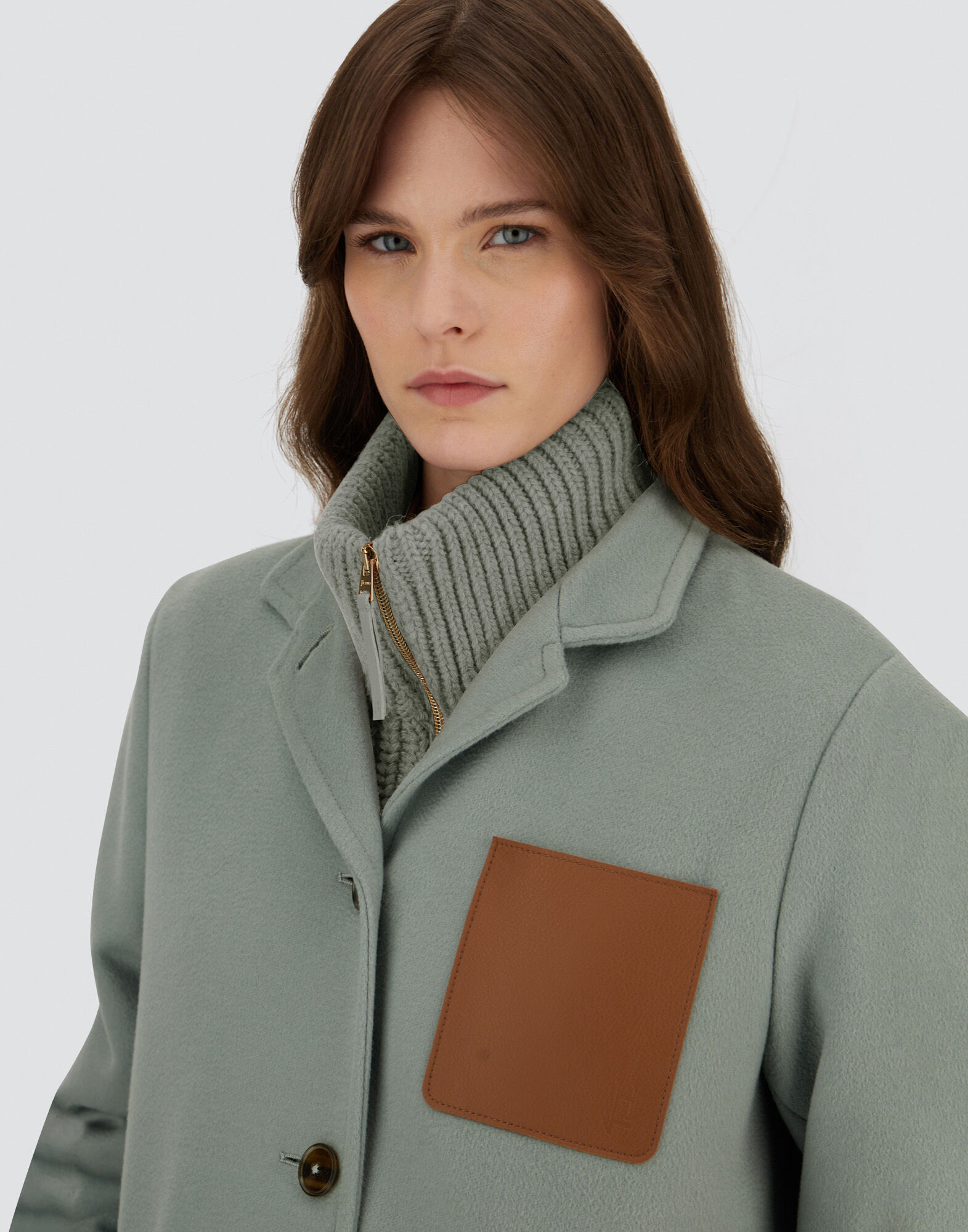HIGH-NECK COAT IN LUXURY WOOL