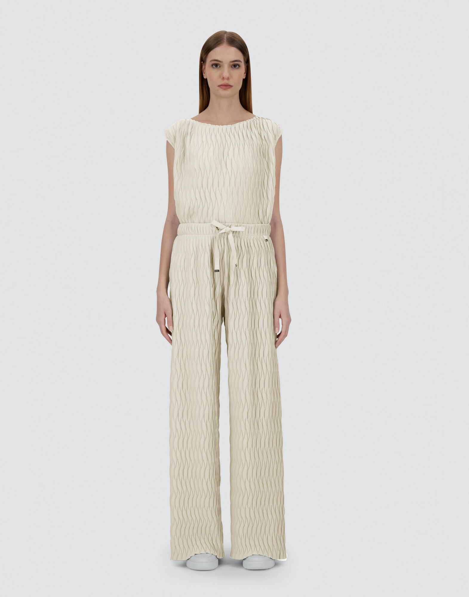 TROUSERS IN WRINKLED EFFECT