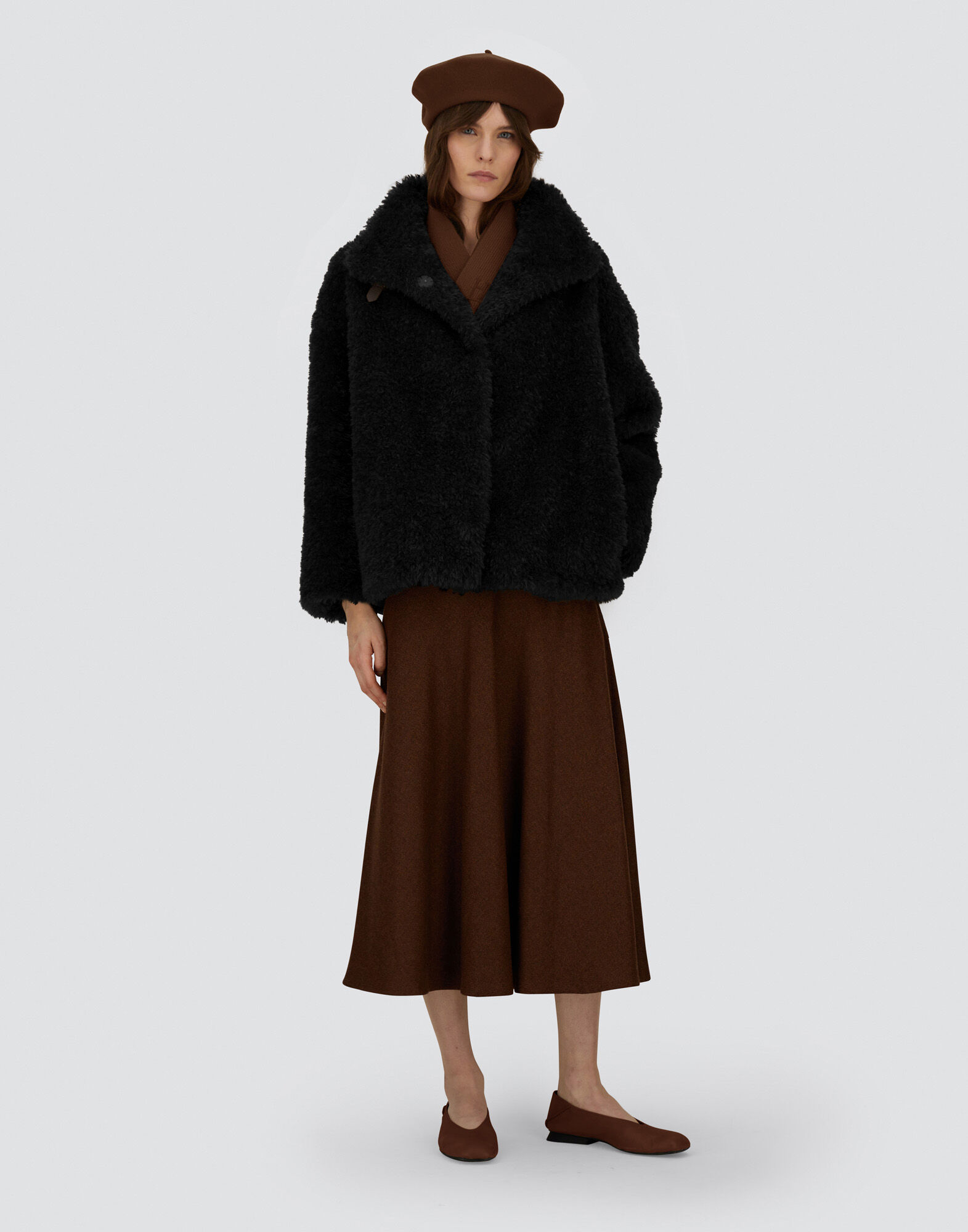 CAPE IN CURLY ALTERNATIVE FUR