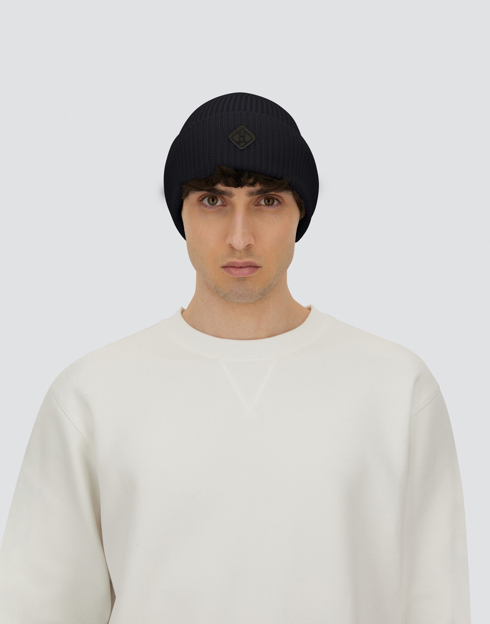 BEANIE IN RIBBED MERINO WOOL