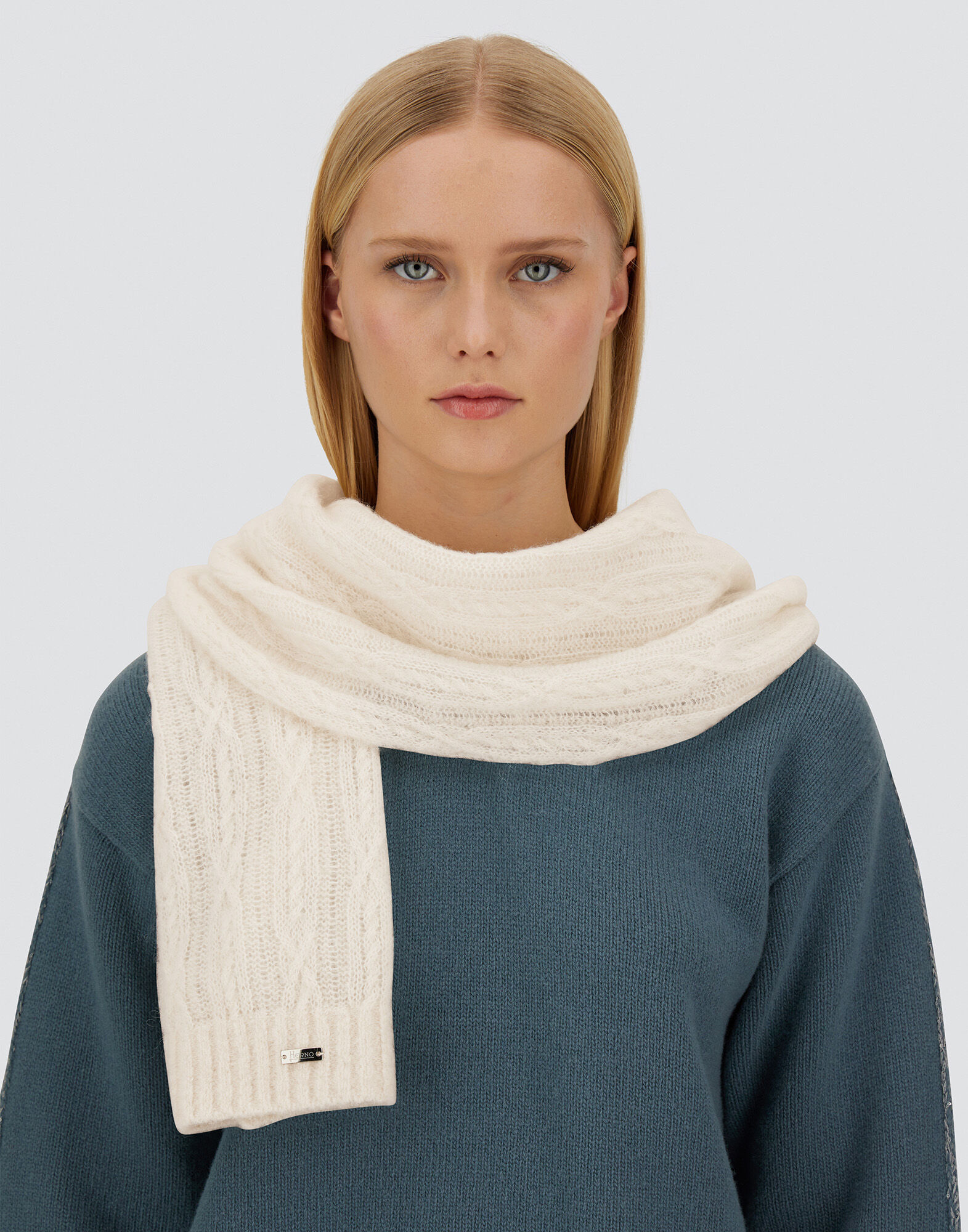 RESORT SCARF IN CABLE KNIT ALPACA WOOL