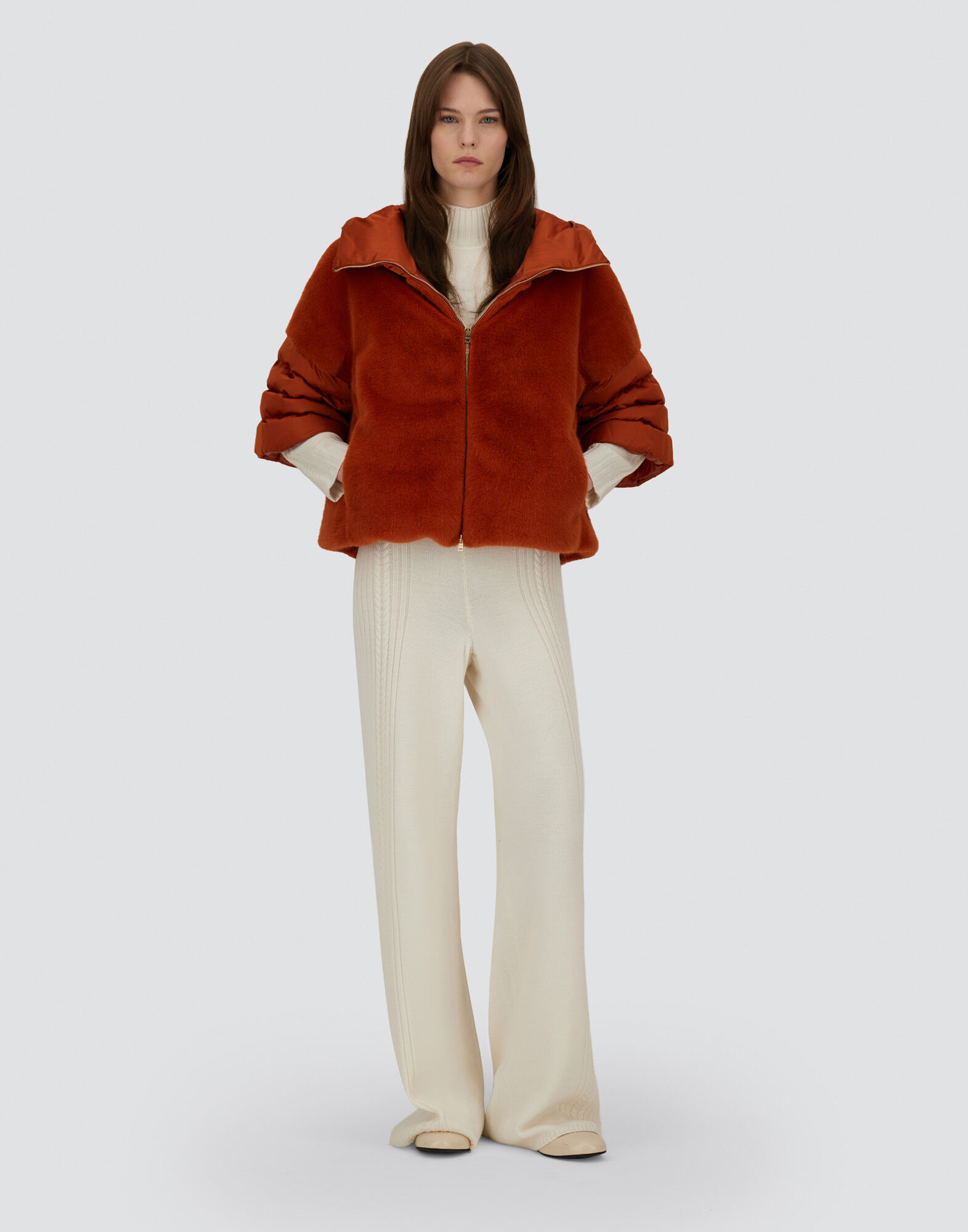 CAPE IN SATIN AND LADY ALTERNATIVE FUR