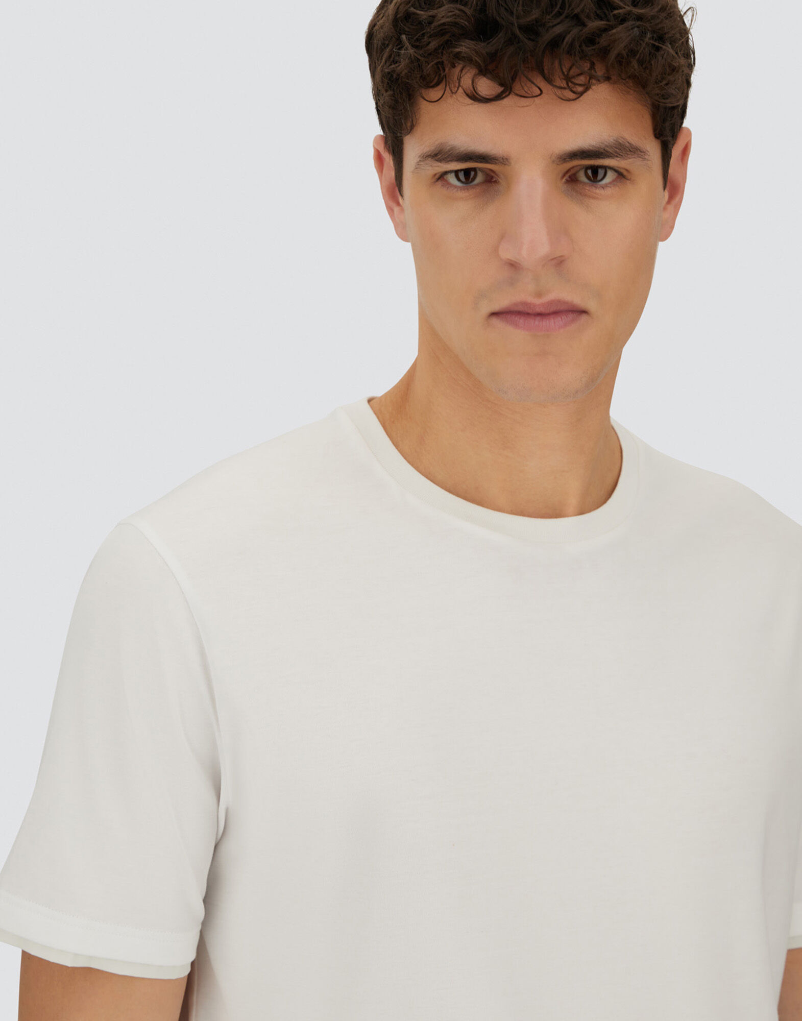 RESORT T-SHIRT IN BASIC COTTON & LIGHT STRETCH NYLON