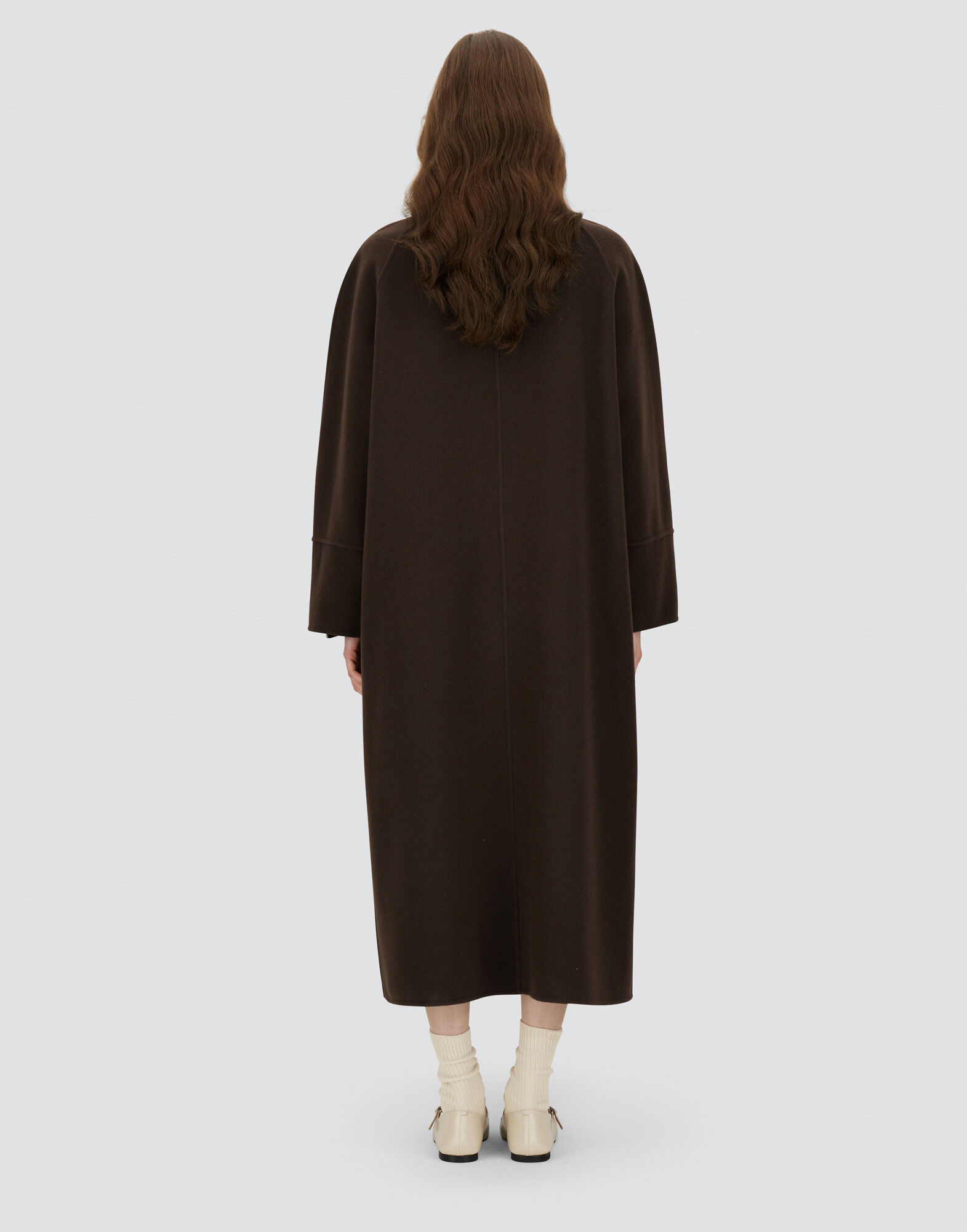 COAT IN NEW MODERN WOOL