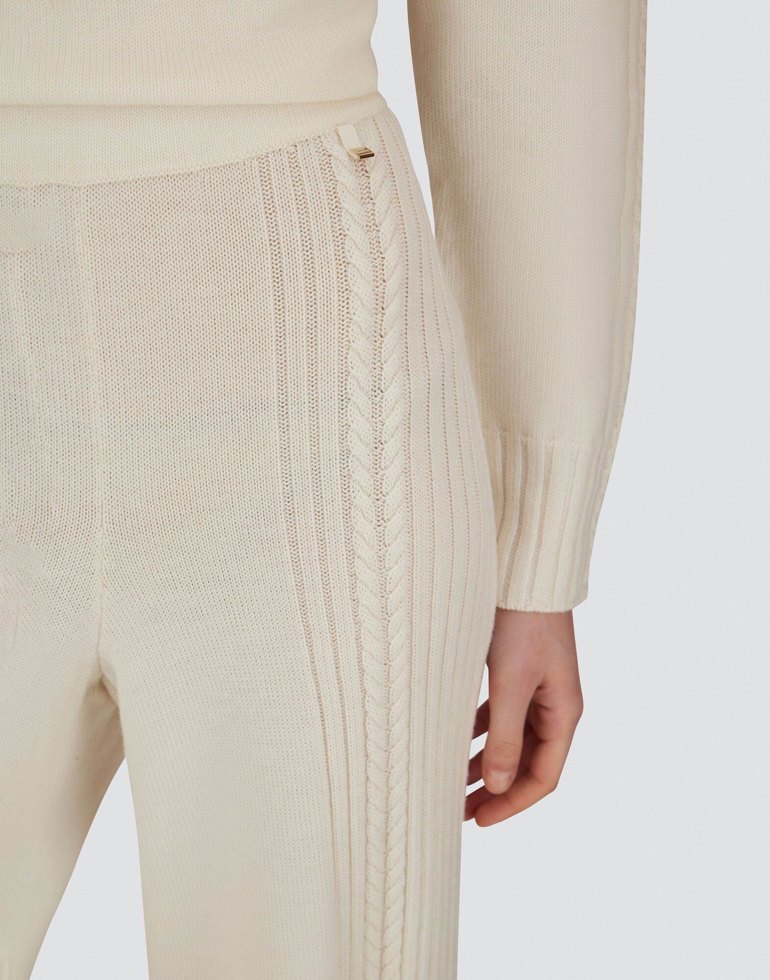 TROUSERS IN RIBBED & BRAIDED MERINO WOOL